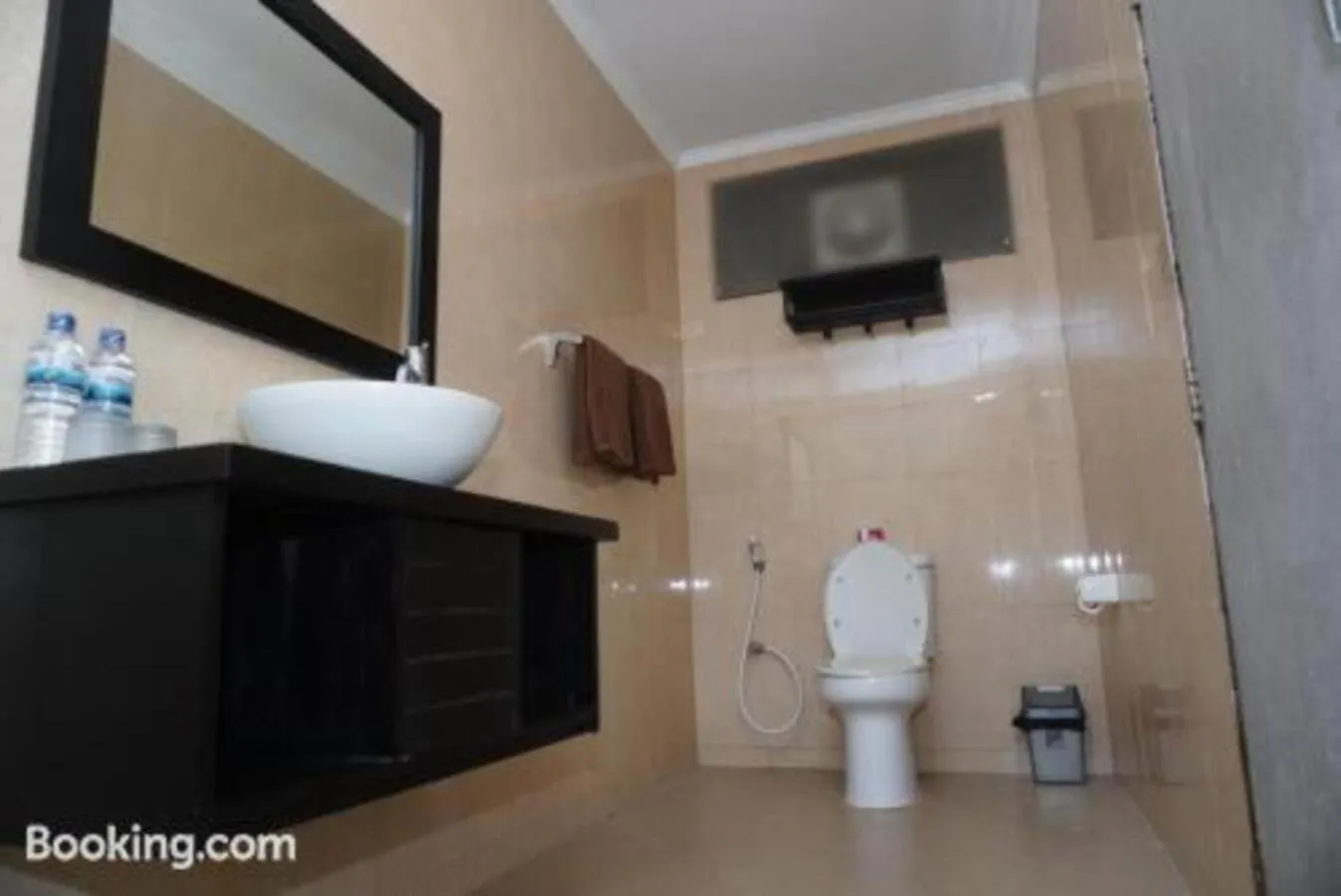 Bathroom in Sarinande Hotel