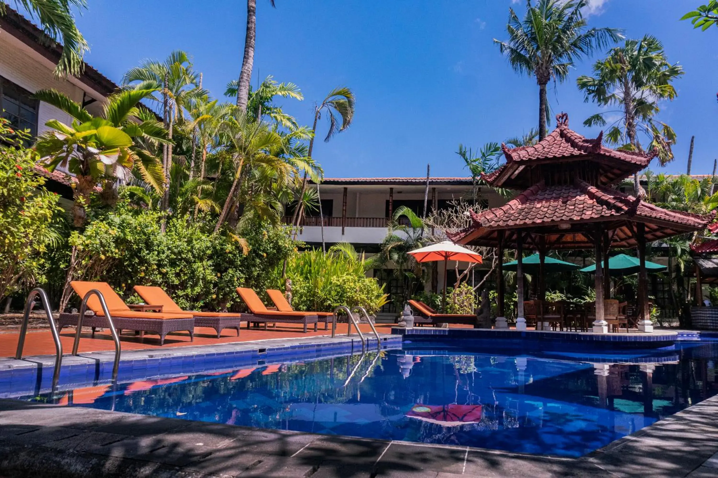 Pool view in Sarinande Hotel Pool view in Sarinande Hotel