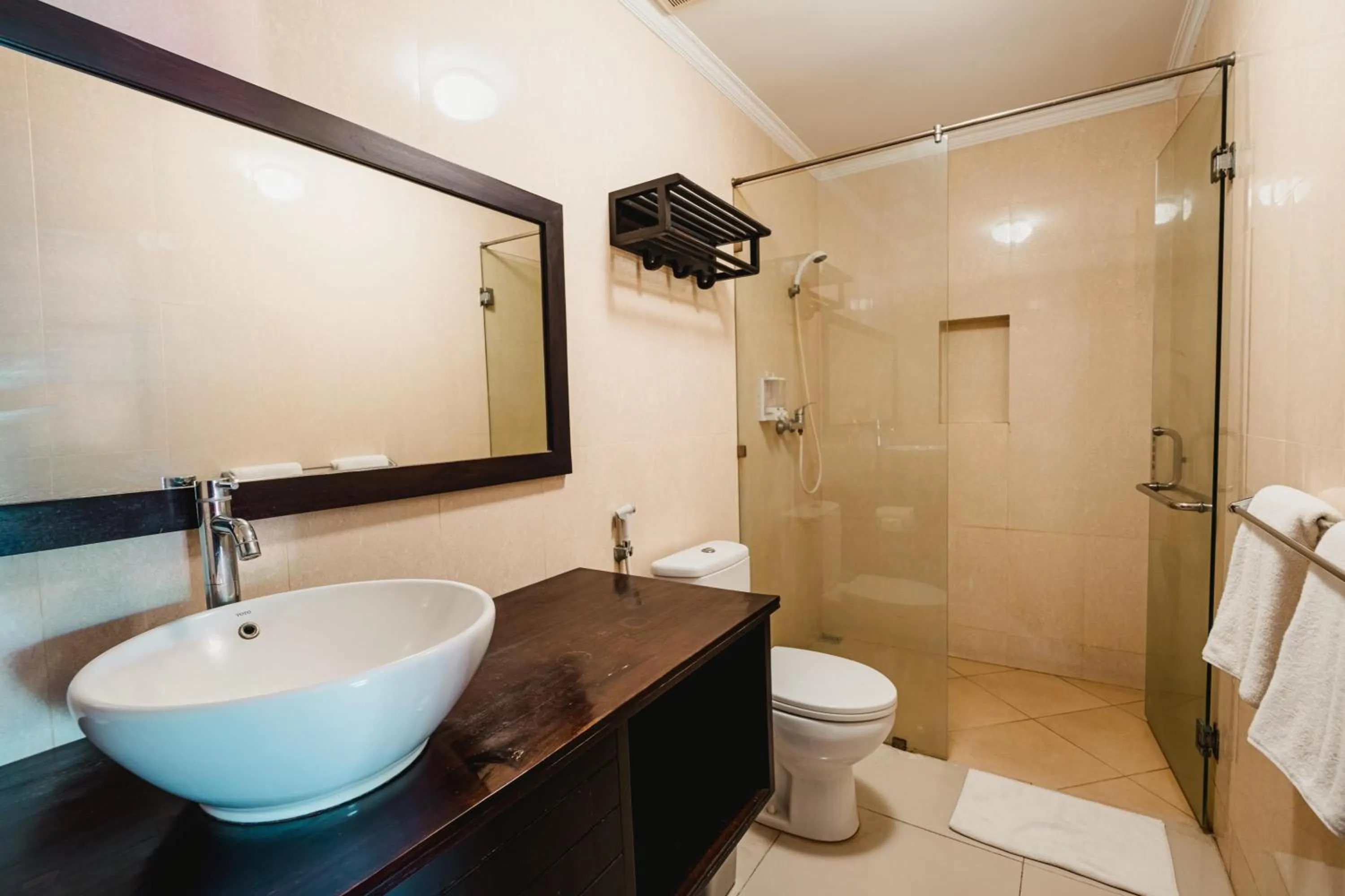 Shower in Sarinande Hotel