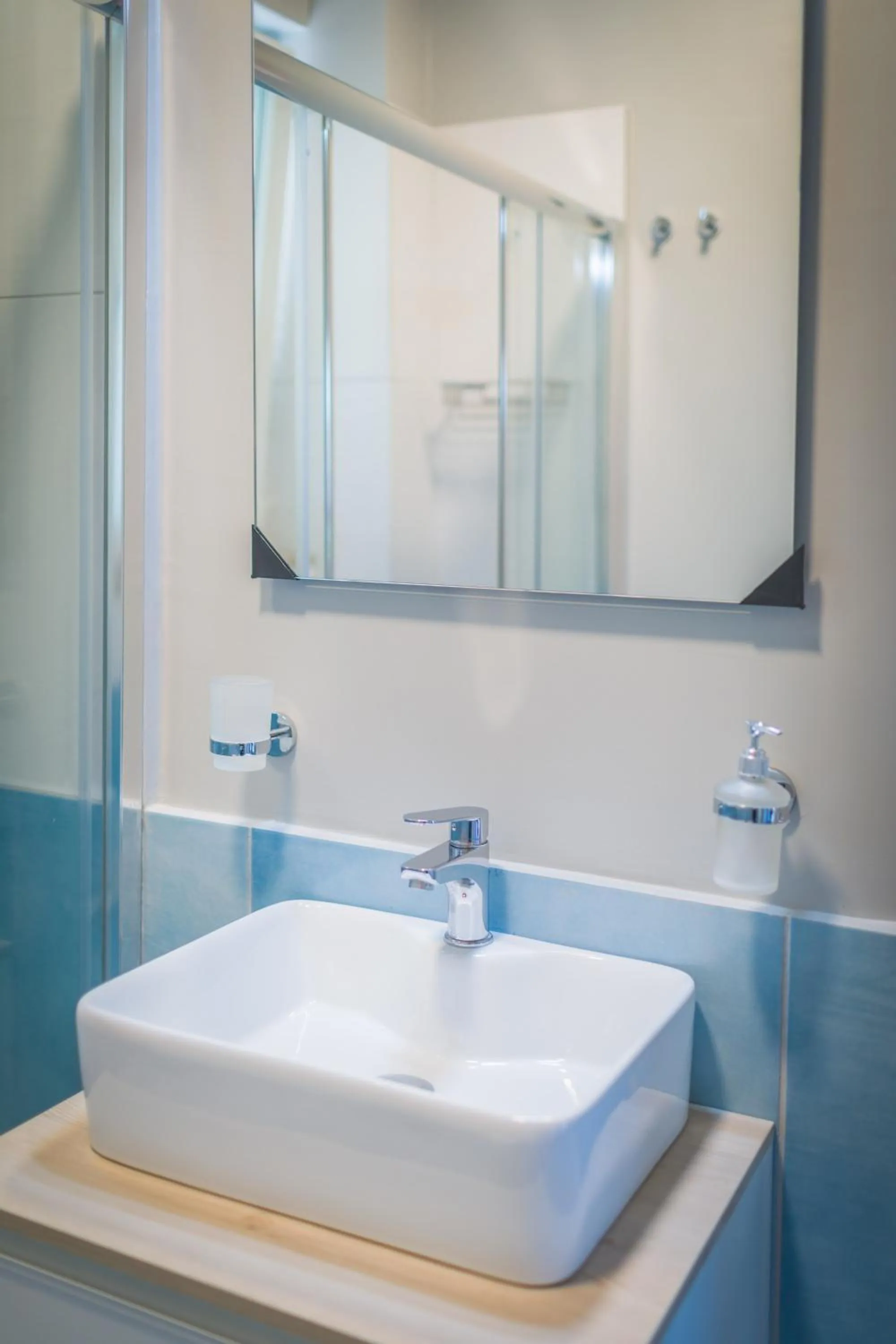 Bathroom in Residence Delfino, Portorosa