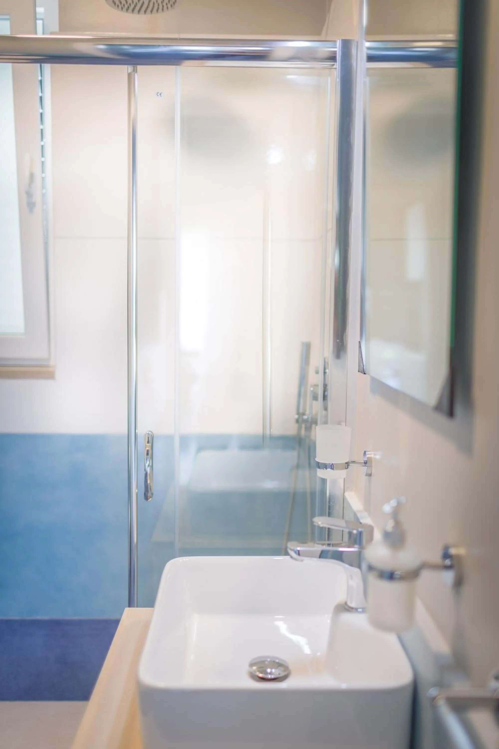 Bathroom in Residence Delfino, Portorosa