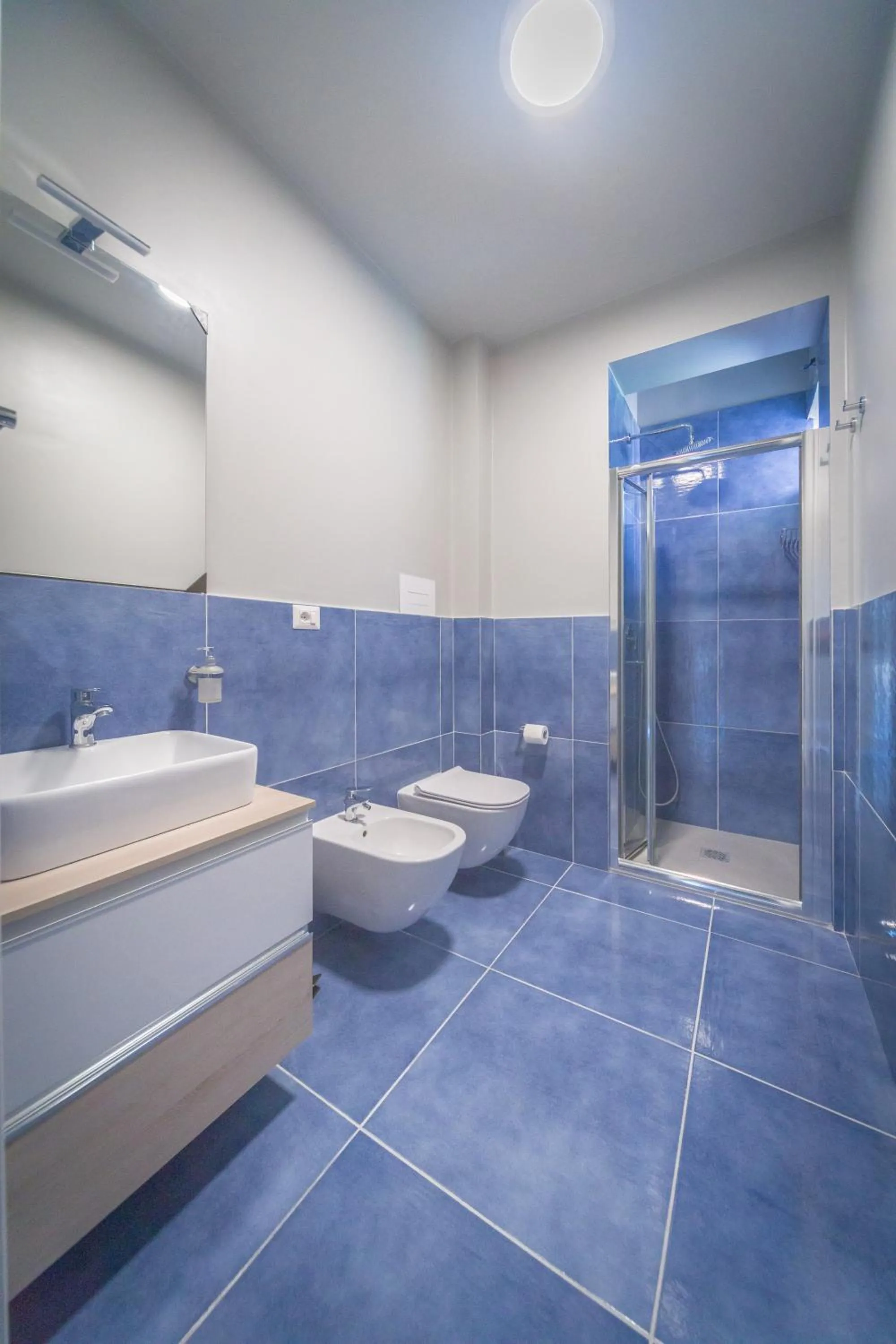 Bathroom in Residence Delfino, Portorosa