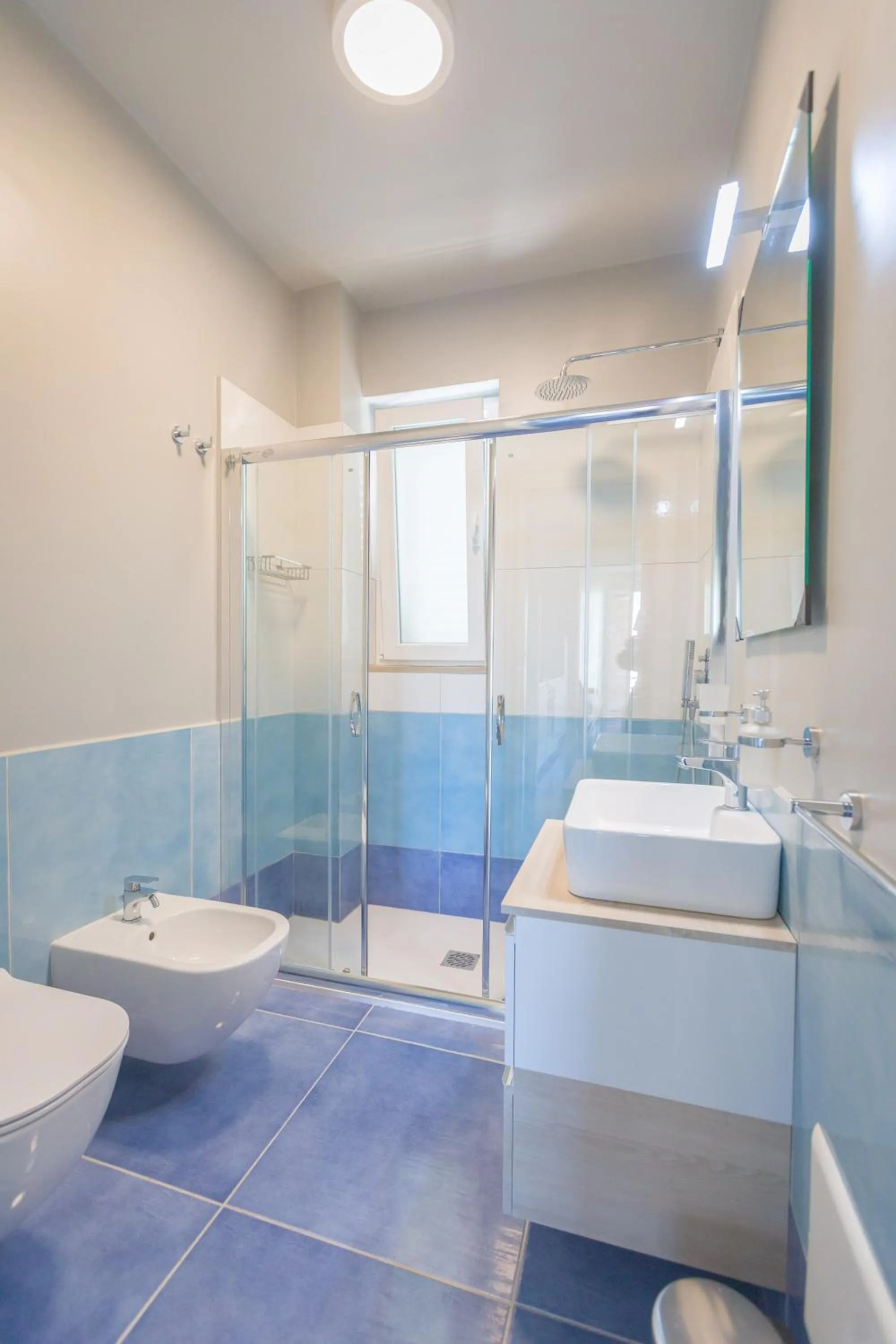 Bathroom in Residence Delfino, Portorosa