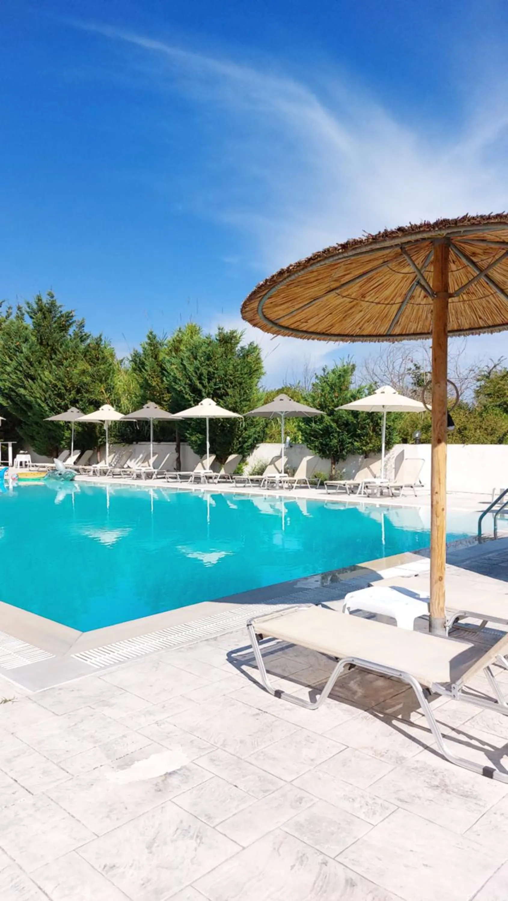 Swimming pool in Sausan Hotel