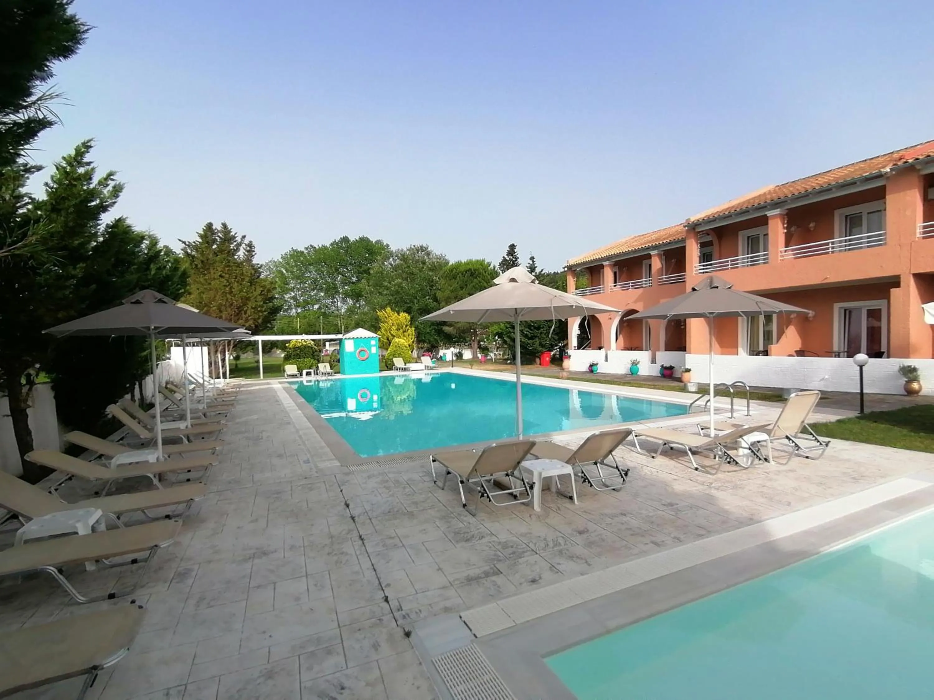 Swimming pool in Sausan Hotel