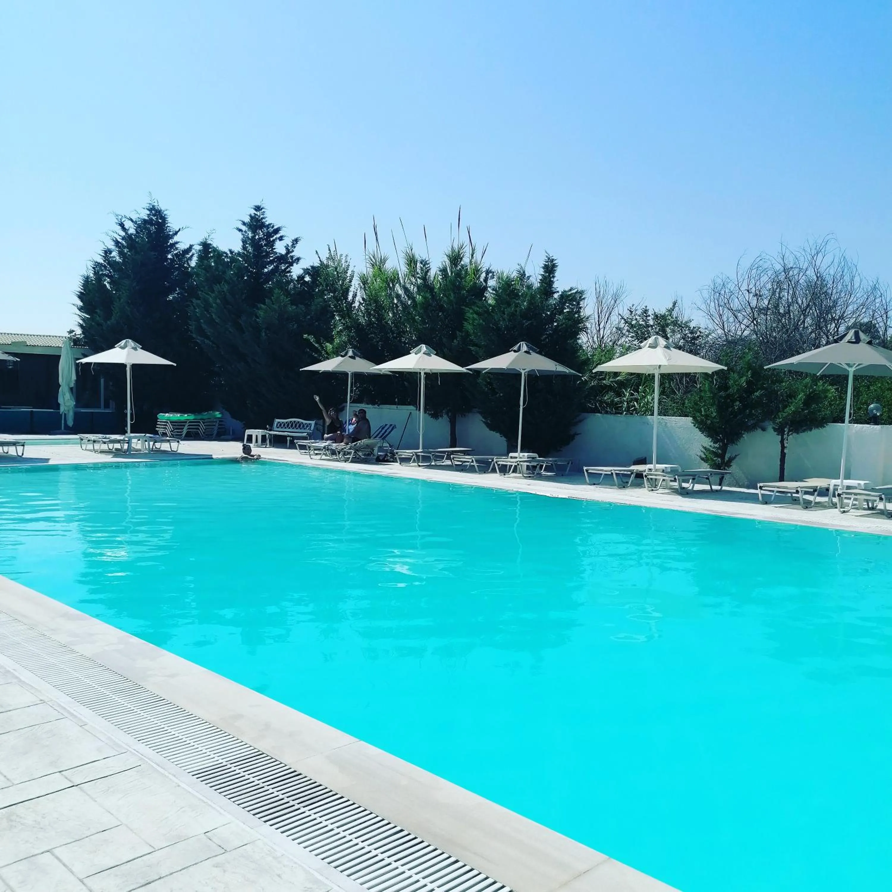 Swimming pool in Sausan Hotel