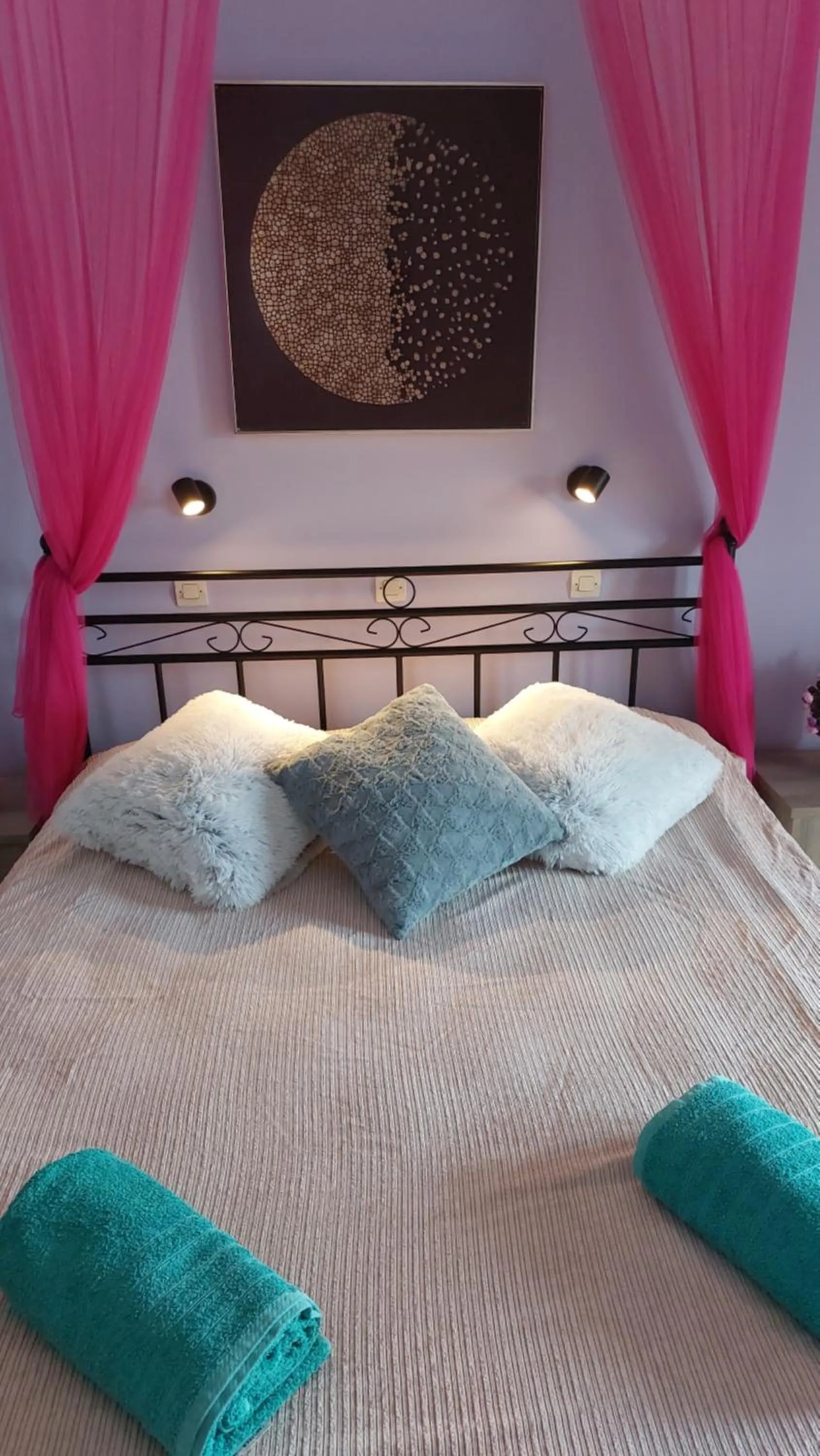 Photo of the whole room, Bed in Sausan Hotel