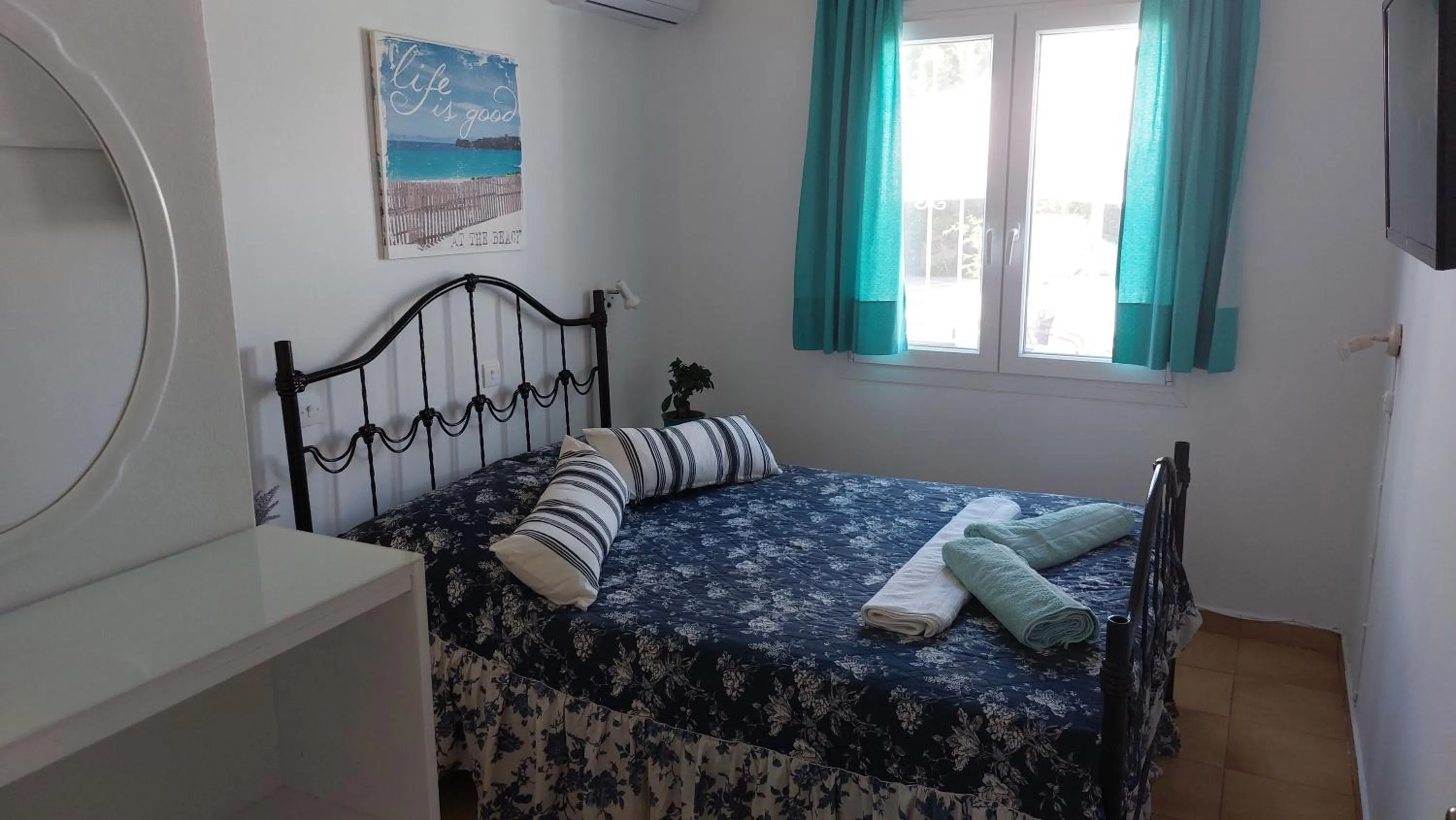 Bedroom, Bed in Sausan Hotel