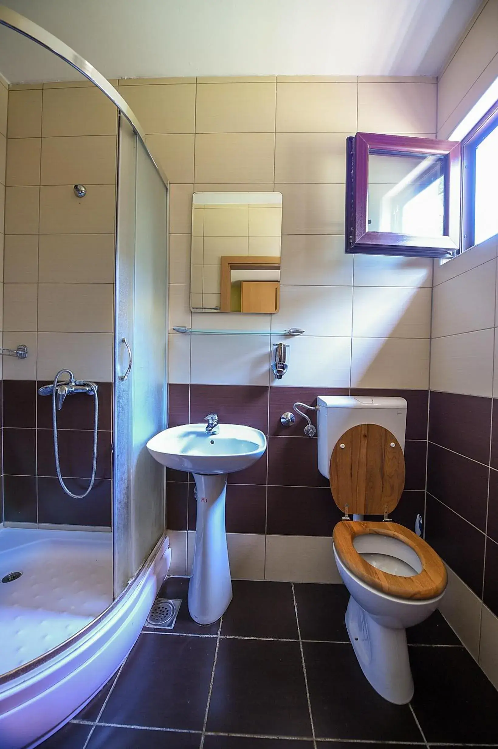 Quadruple Room in San Art Floating Hostel & Apartments Quadruple Room in San Art Floating Hostel & Apartments