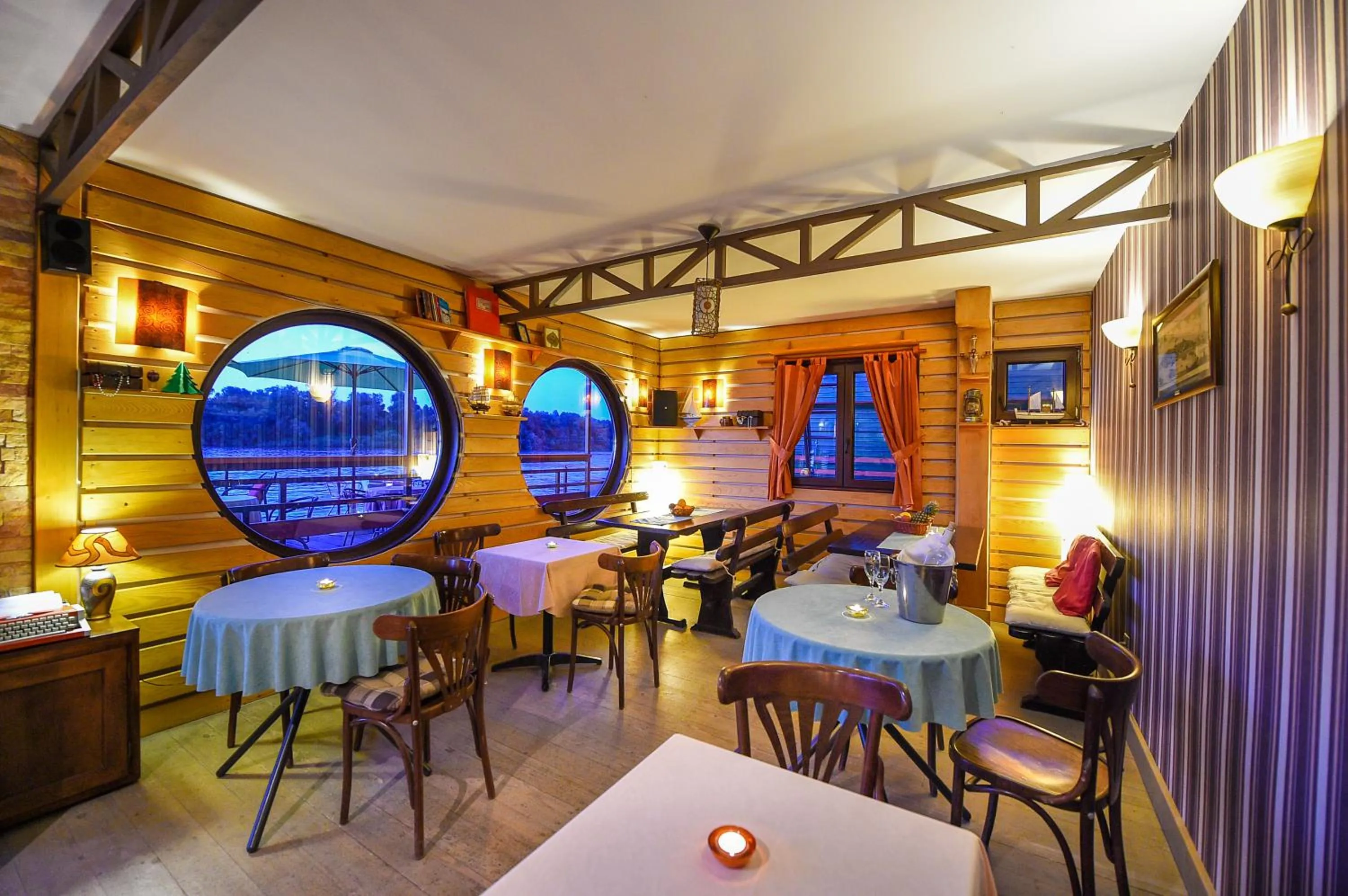 Photo of the whole room in San Art Floating Hostel & Apartments