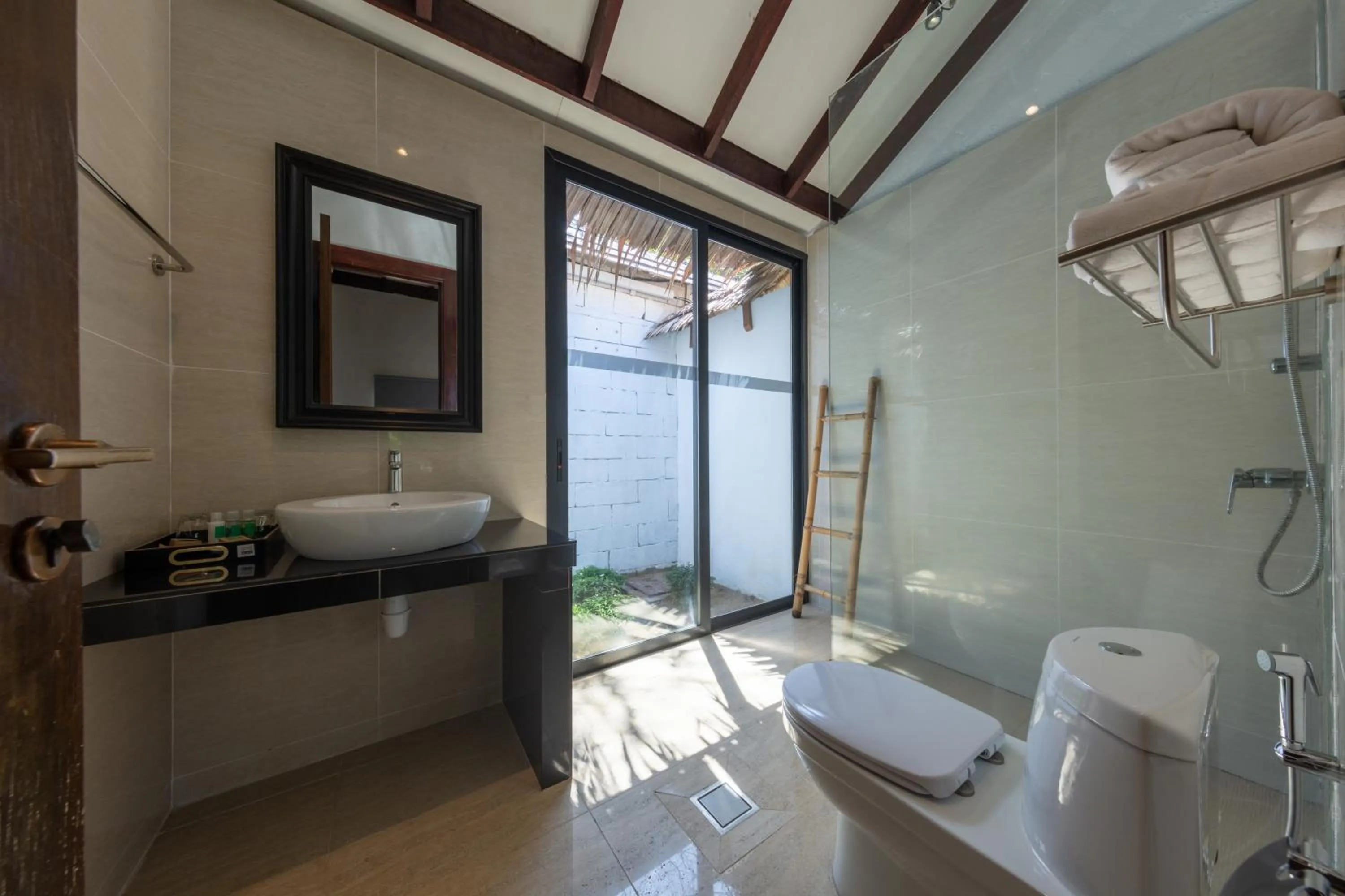 Toilet in BuBu Villa