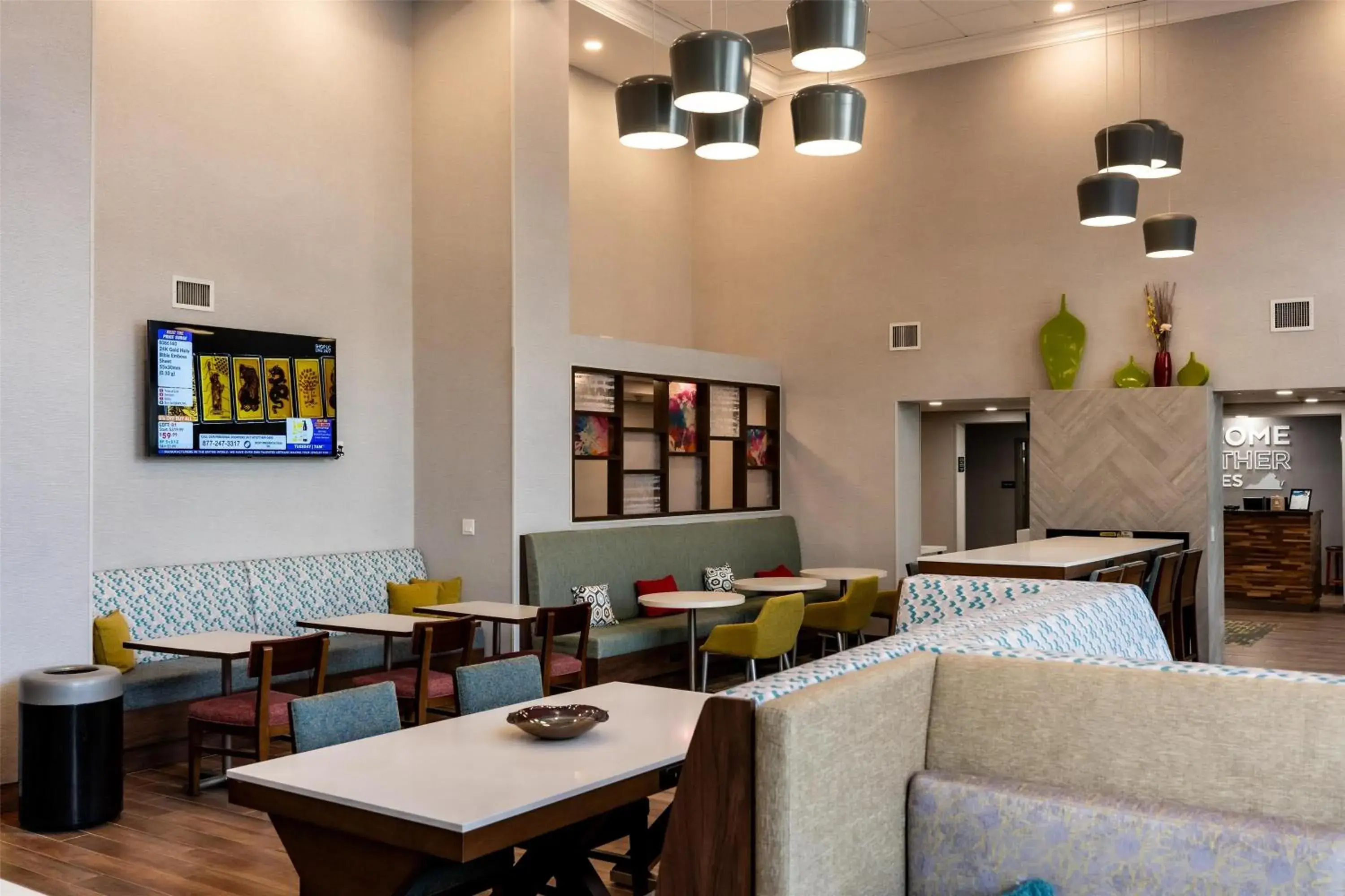 Breakfast in Hampton Inn & Suites Leesburg Breakfast in Hampton Inn & Suites Leesburg