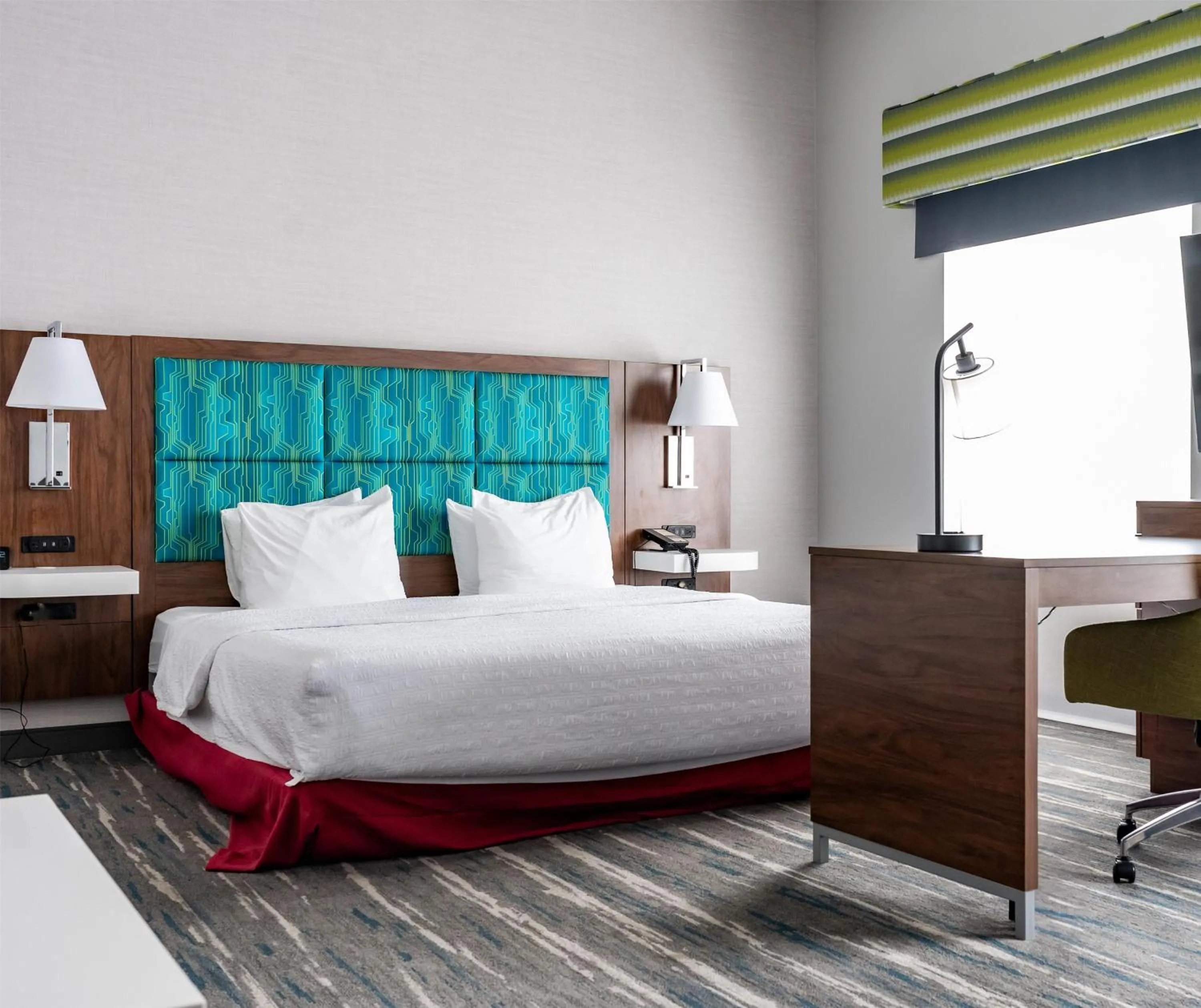 Bed in Hampton Inn & Suites Leesburg