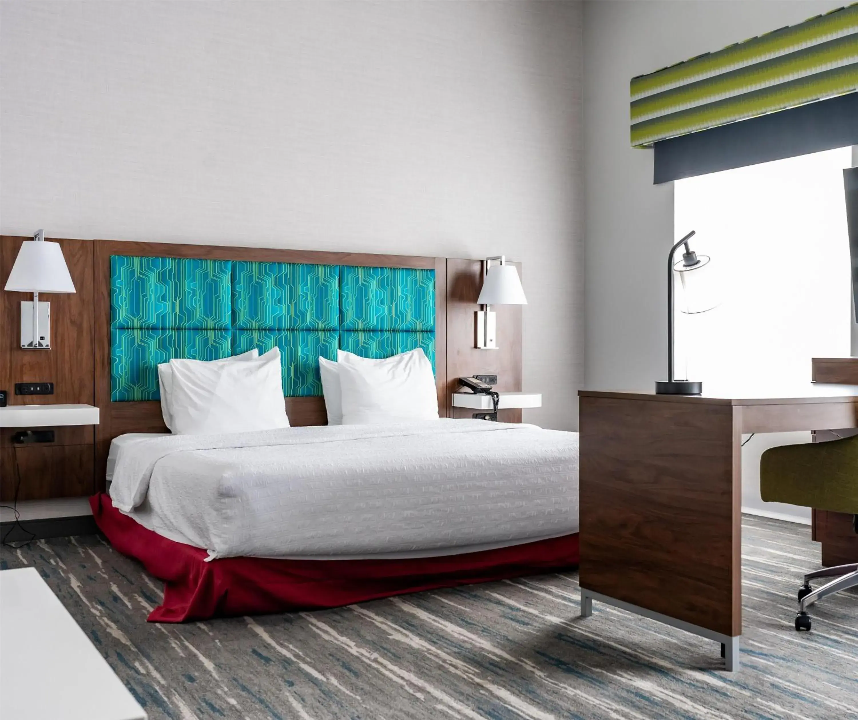 Bed in Hampton Inn & Suites Leesburg Bed in Hampton Inn & Suites Leesburg