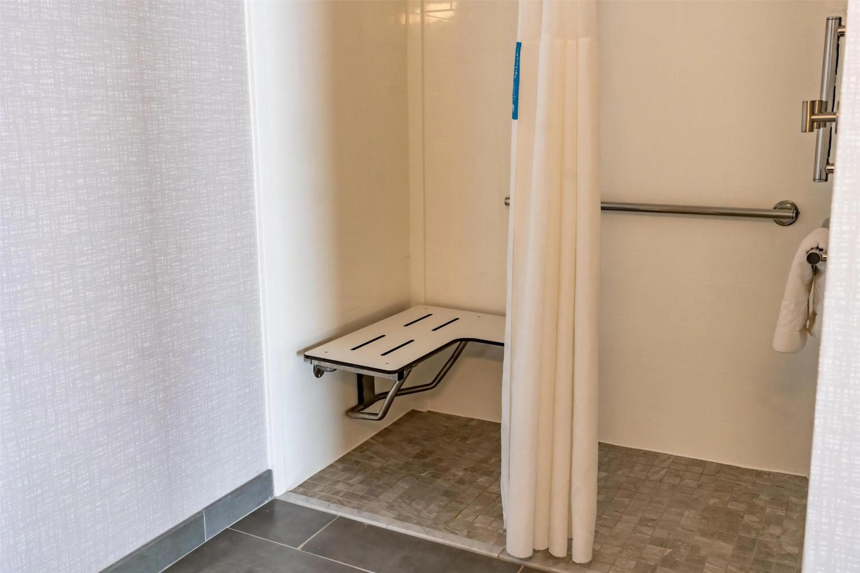 Bathroom in Hampton Inn & Suites Leesburg