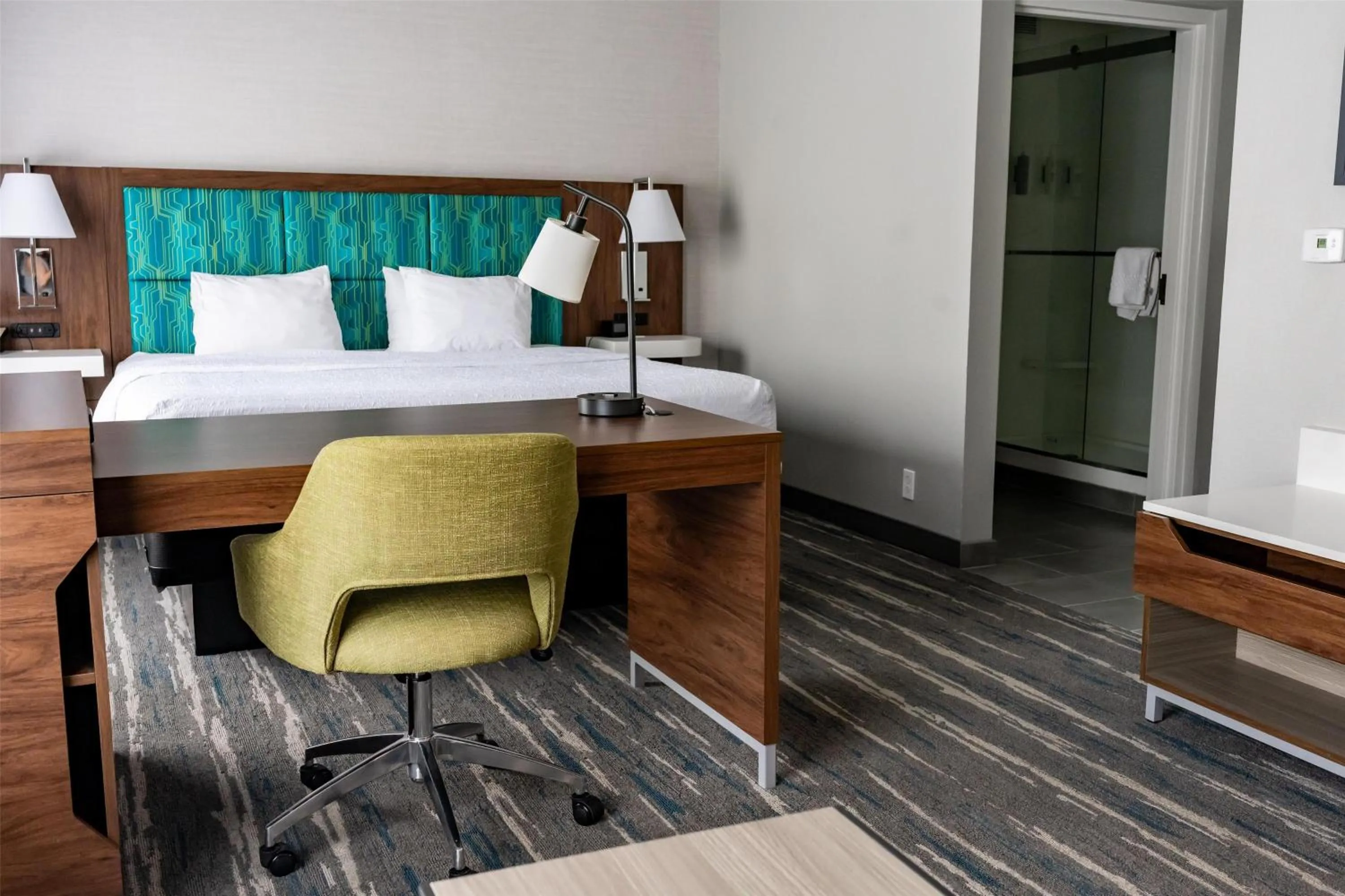 Bedroom, Bed in Hampton Inn & Suites Leesburg