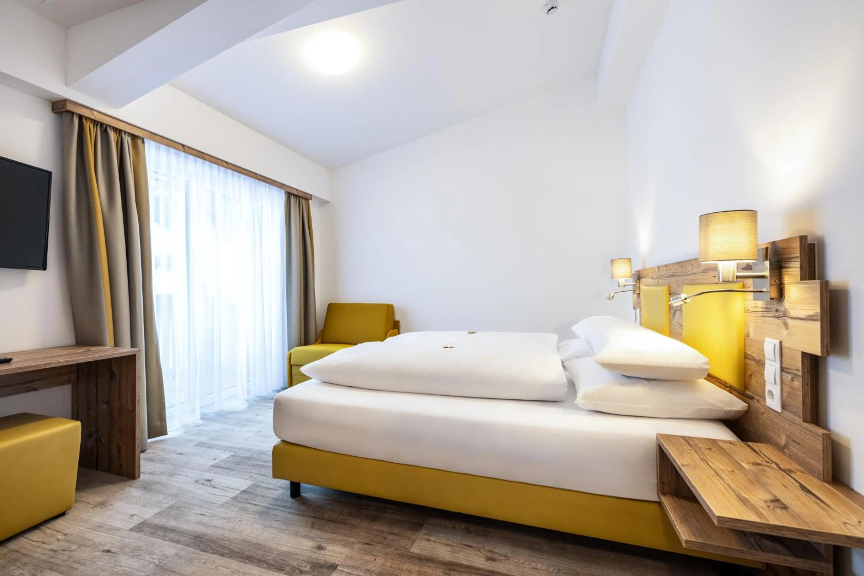 Photo of the whole room, Bed in Der Alpenblick