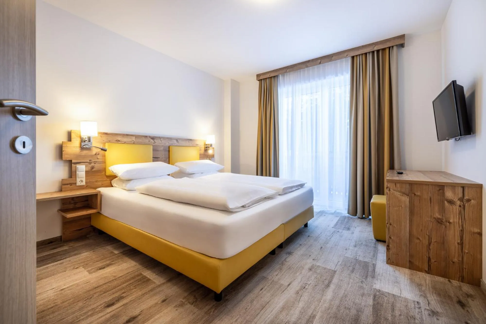 Photo of the whole room, Bed in Der Alpenblick