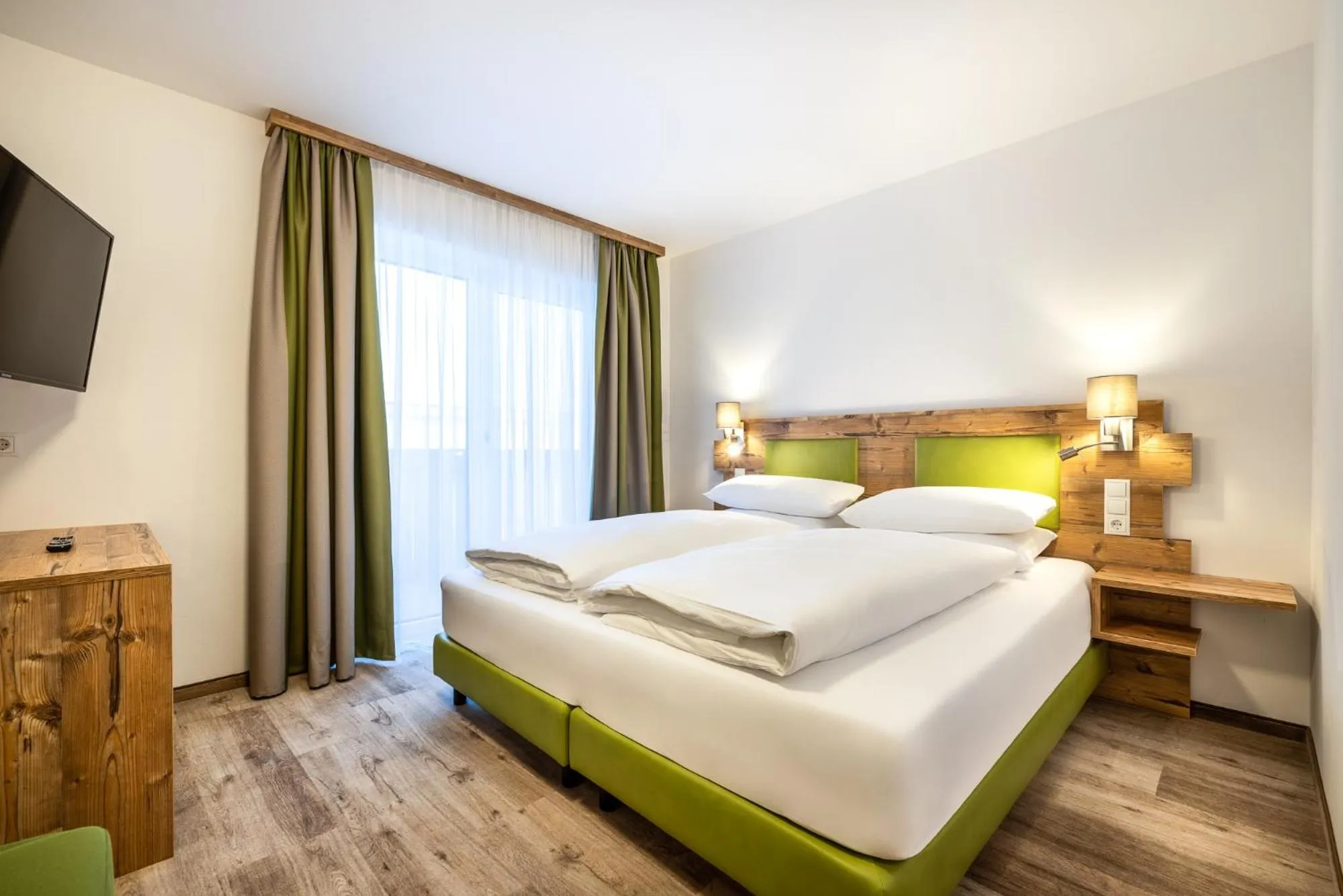 Photo of the whole room, Bed in Der Alpenblick