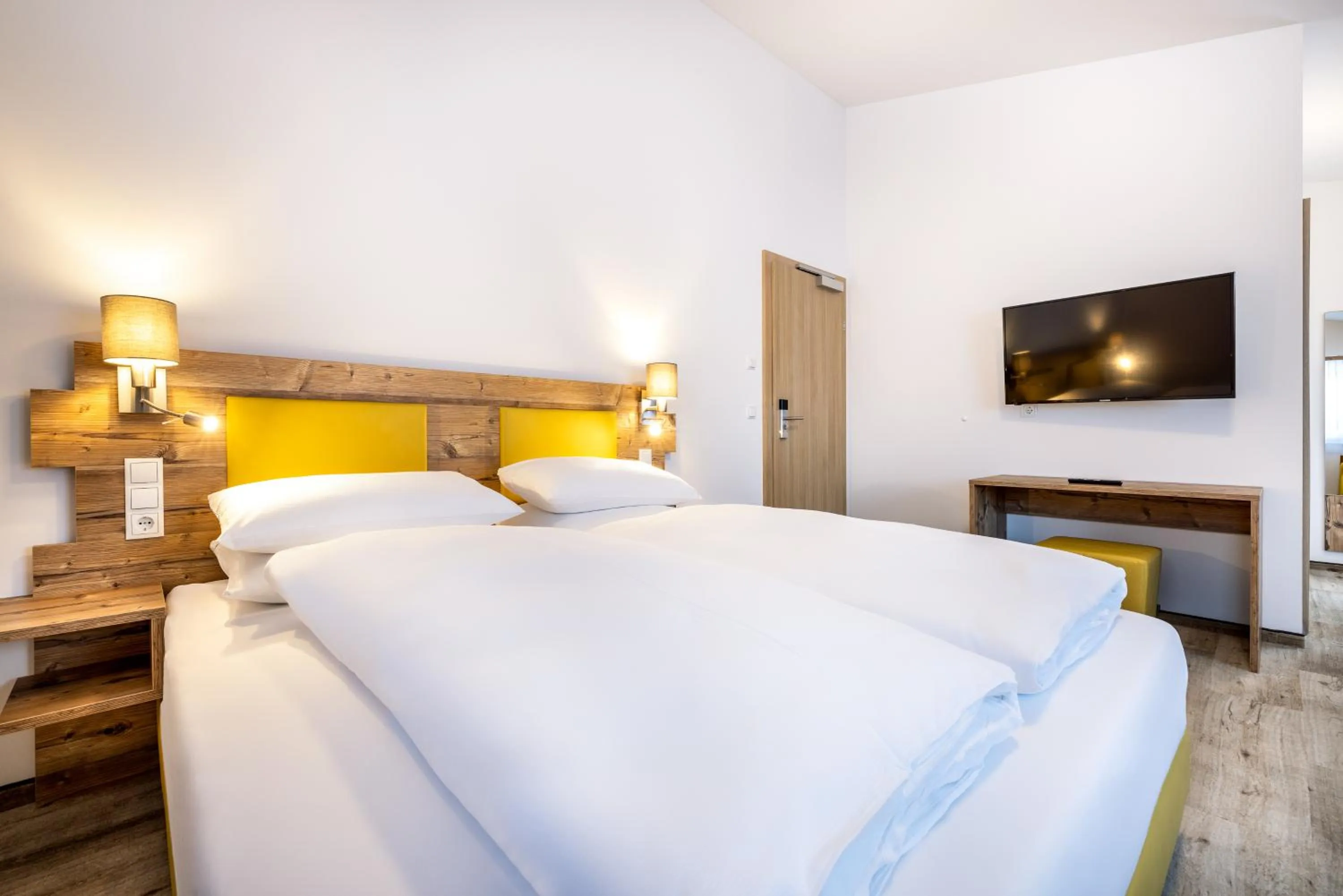 Bedroom, Bed in Der Alpenblick