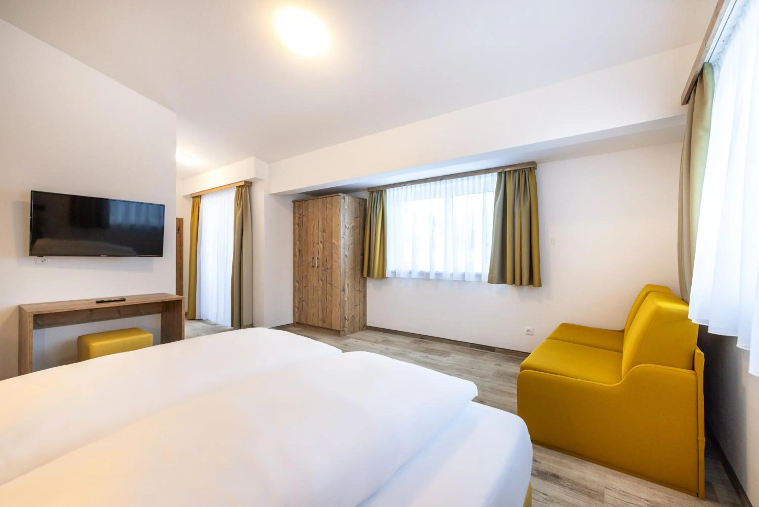 TV and multimedia, Bed in Der Alpenblick