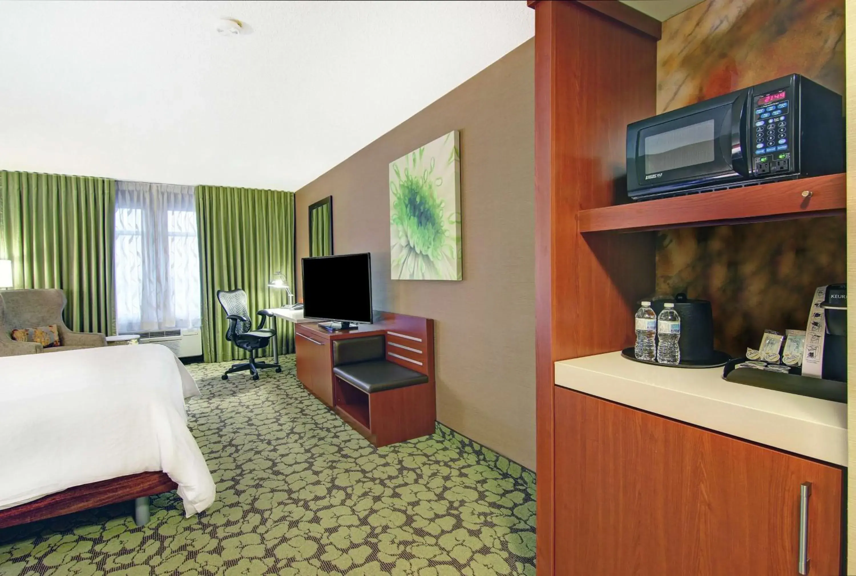 Bed in Hilton Garden Inn Toronto/Markham Bed in Hilton Garden Inn Toronto/Markham