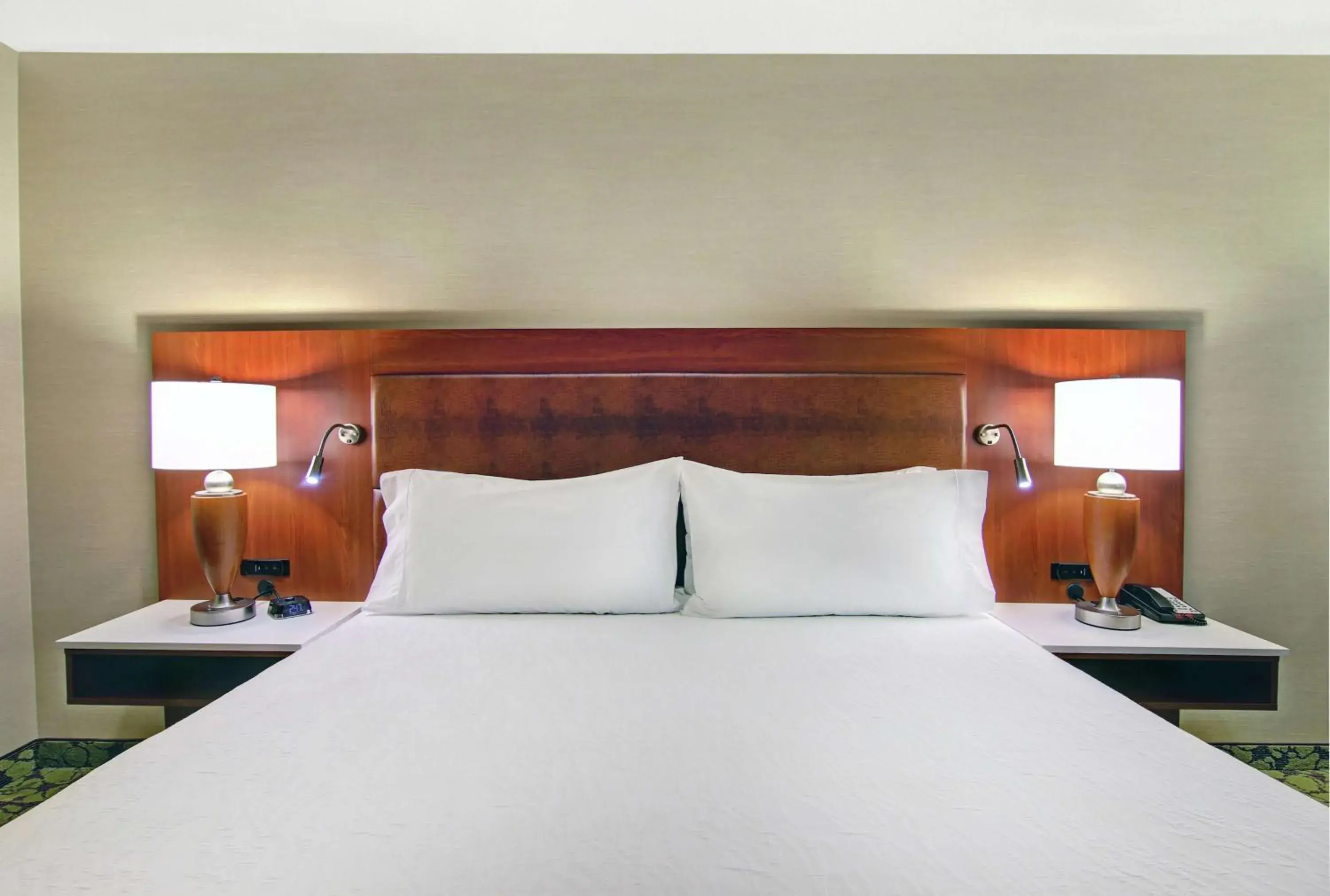 Bed in Hilton Garden Inn Toronto/Markham Bed in Hilton Garden Inn Toronto/Markham