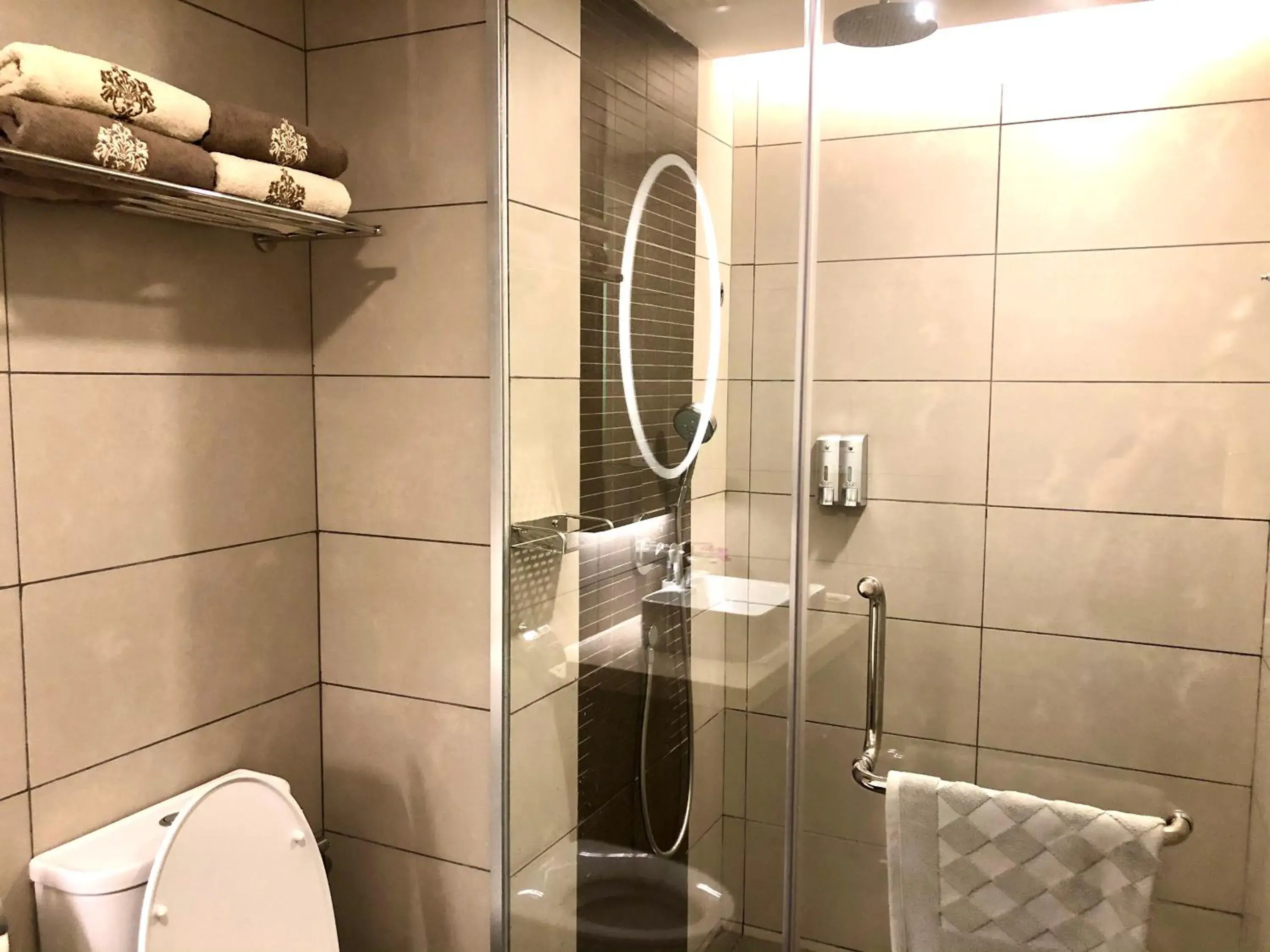 Bathroom in Sky D'Mont Suites Bathroom in Sky D'Mont Suites