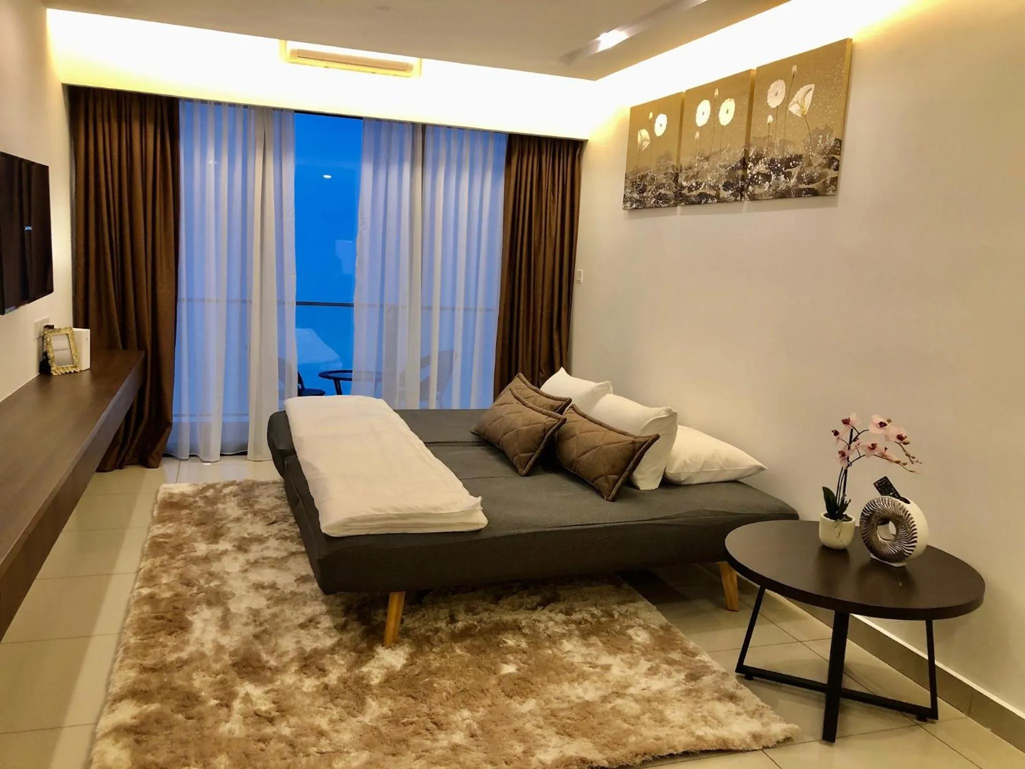 Bed in Sky D'Mont Suites