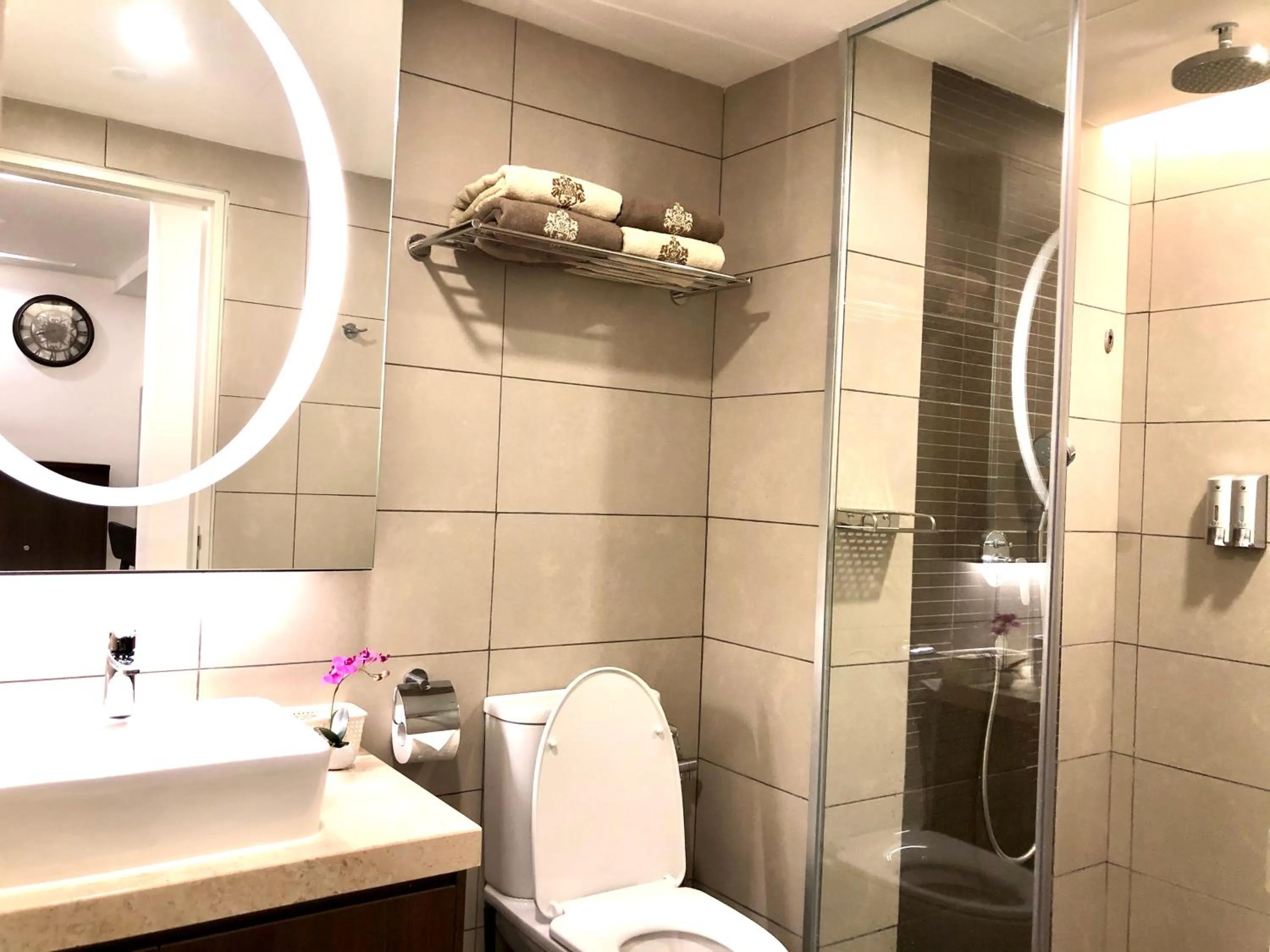 Toilet in Sky D'Mont Suites