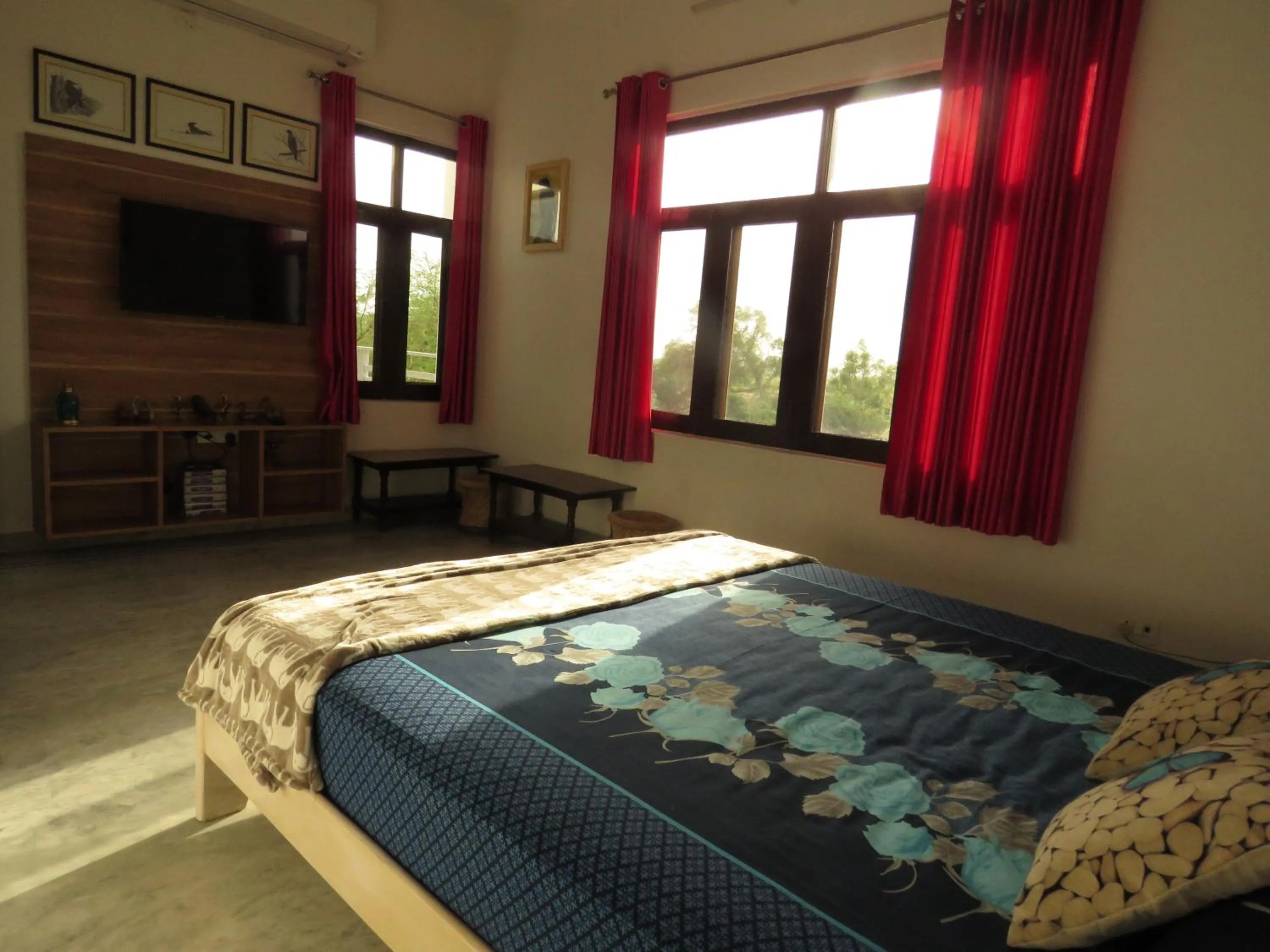 Deluxe Double Room in IbisHouse Farm Stay