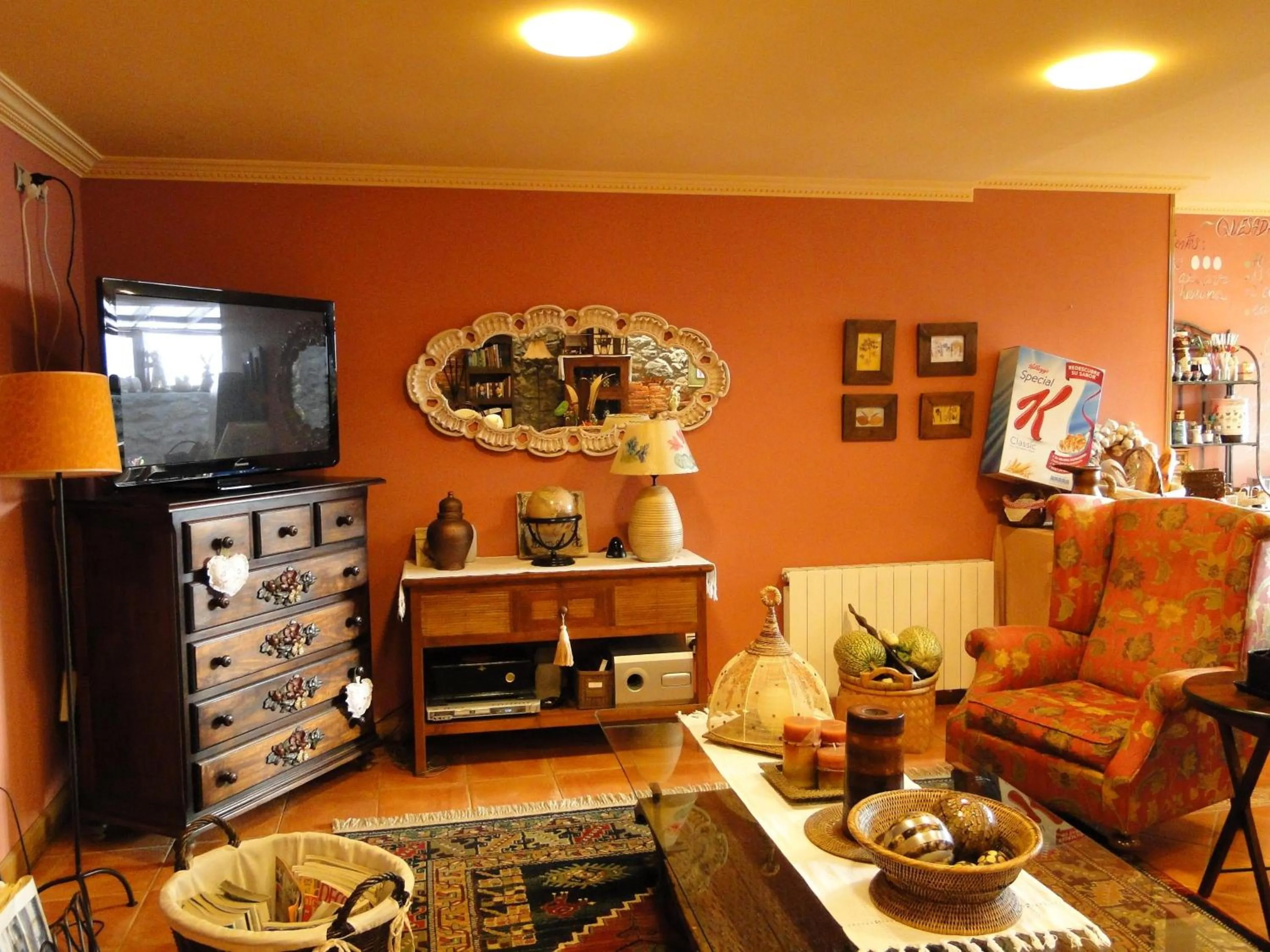 Communal lounge/ TV room in Posada La Mies