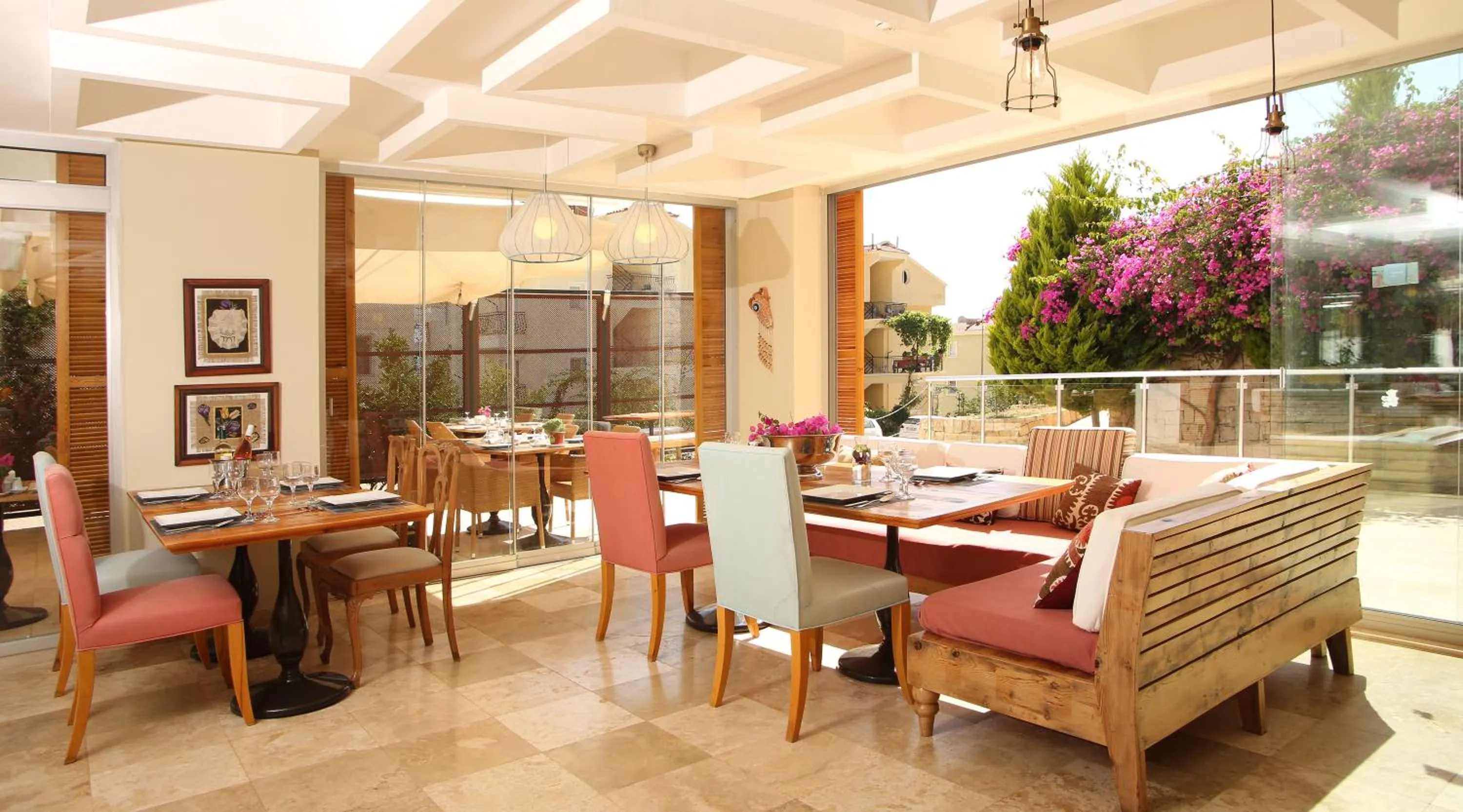 Restaurant/places to eat in Saylam Suites