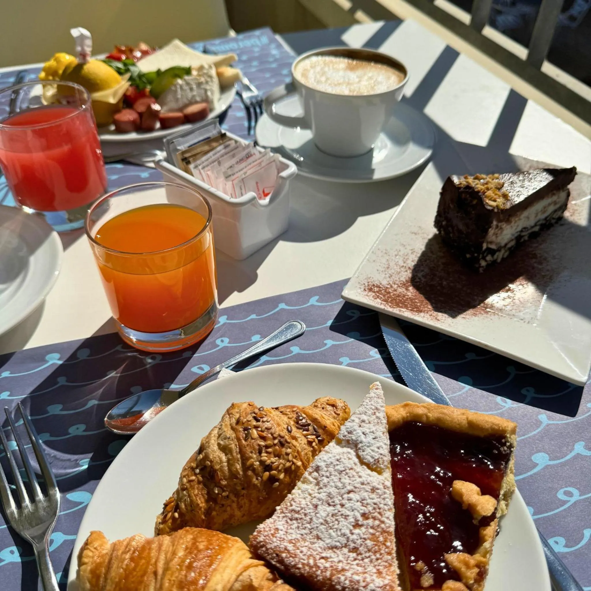 Breakfast in Hotel Apogeo - Breakfast Experience