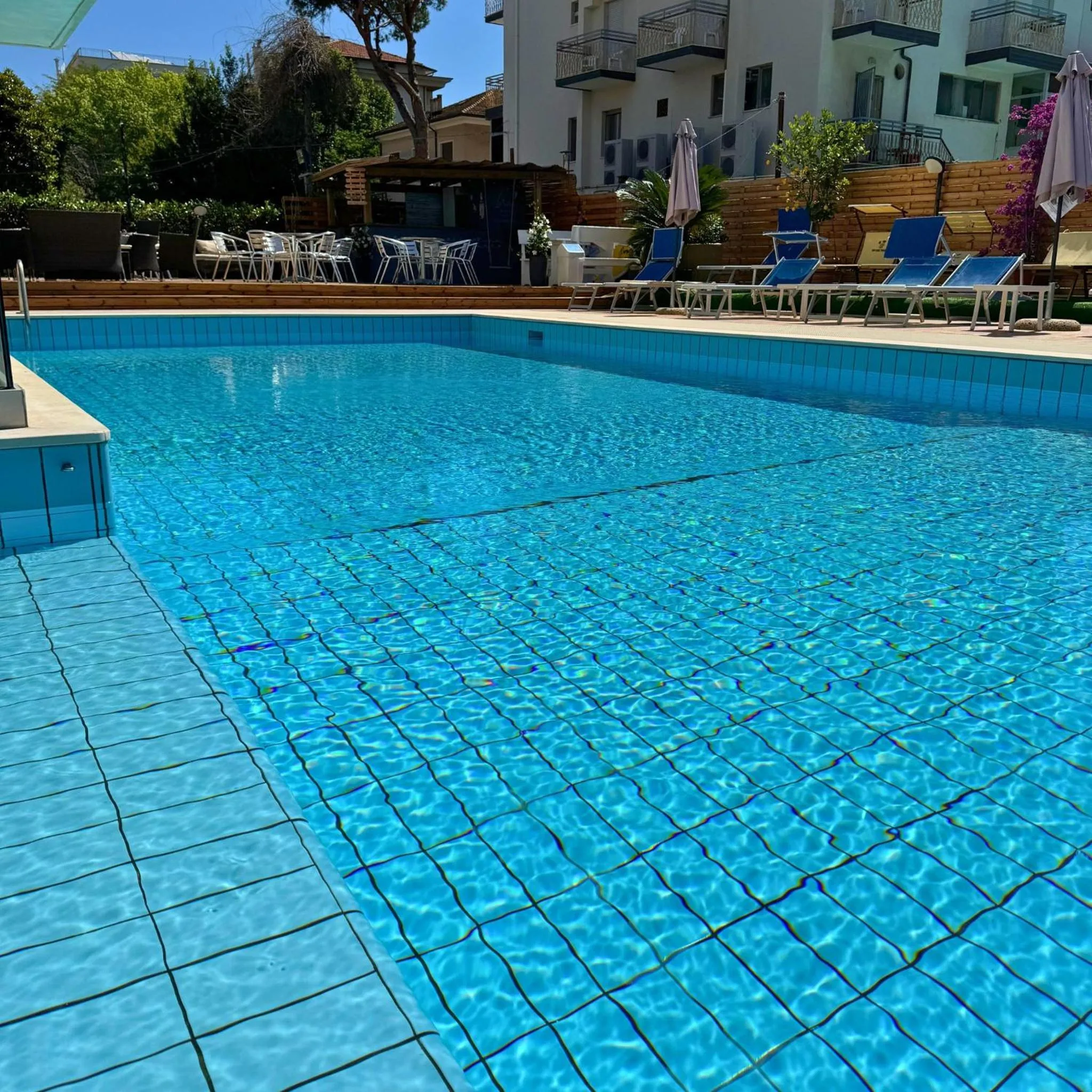 Swimming pool in Hotel Apogeo - Breakfast Experience