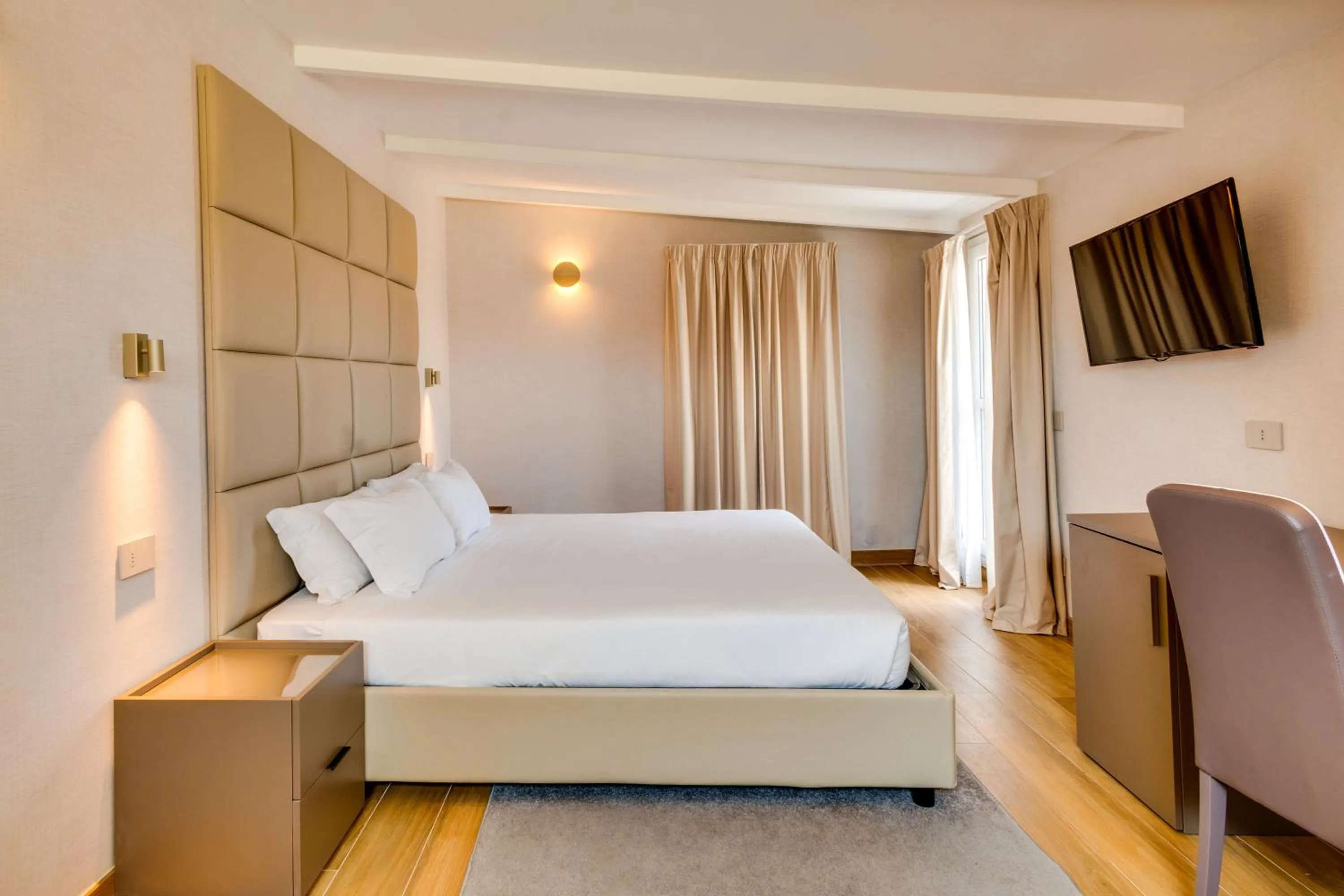 Photo of the whole room, Bed in V Collection Relais Badoer