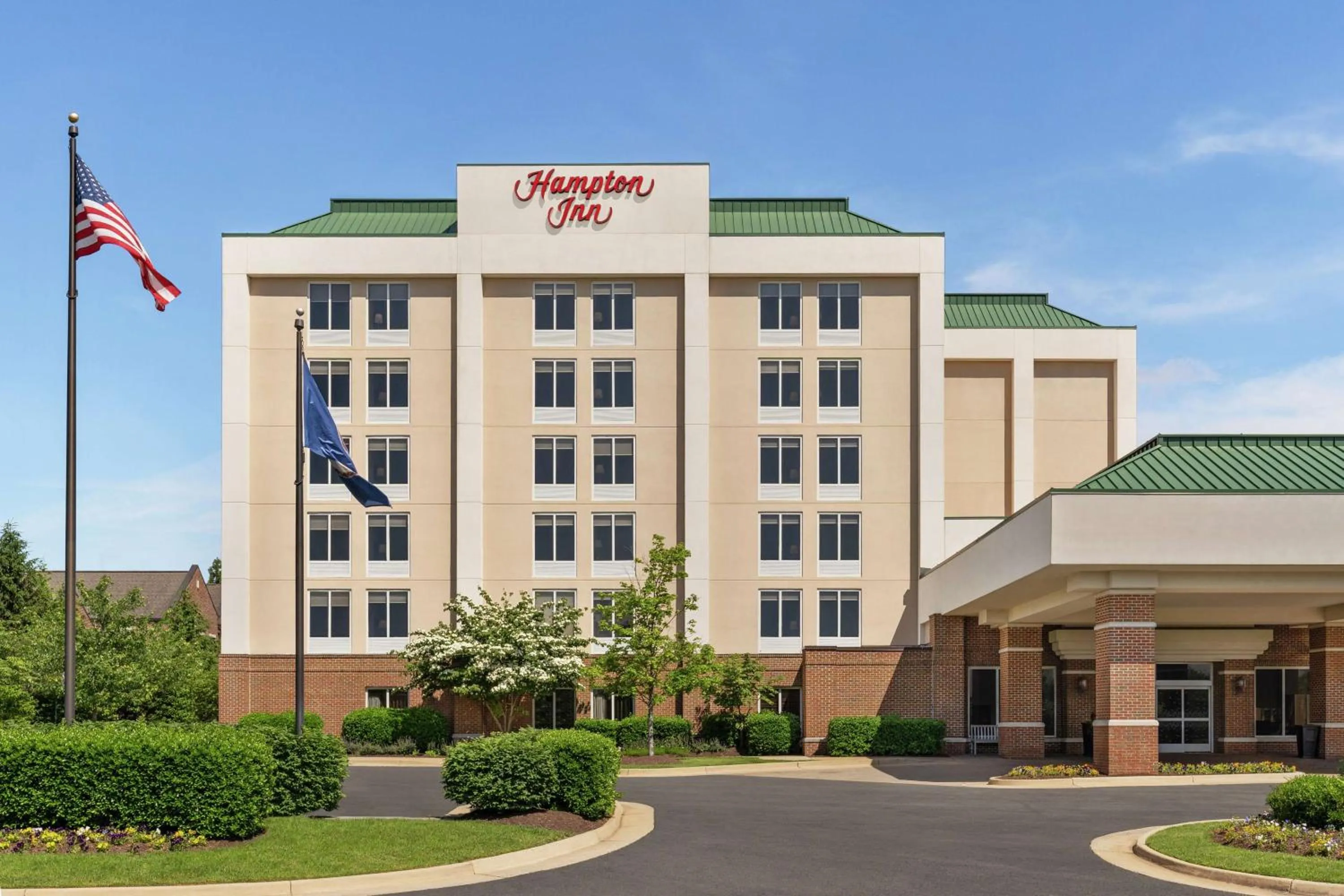 Property building in Hampton Inn Dulles/Cascades