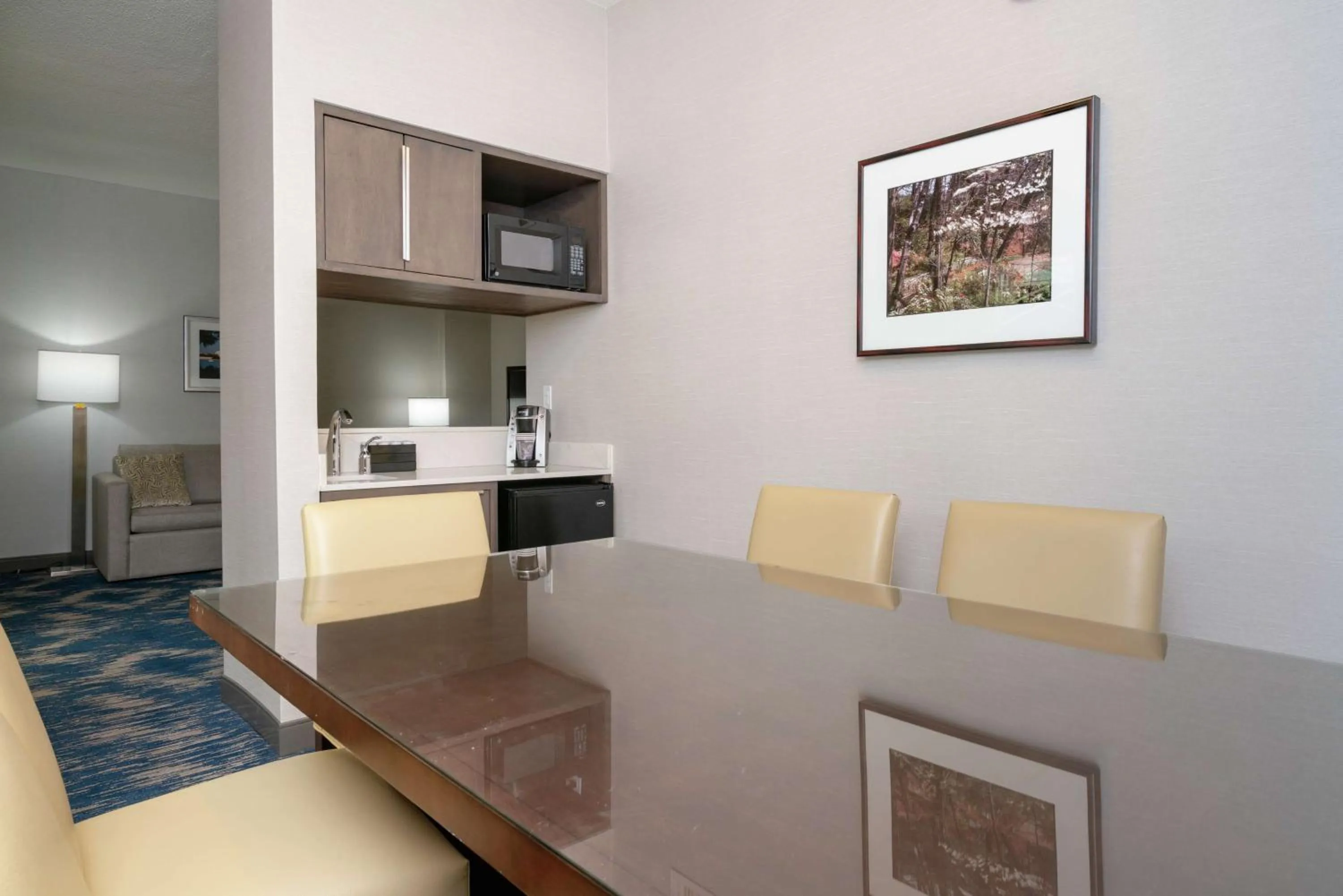 Bedroom in Embassy Suites by Hilton Alexandria Old Town