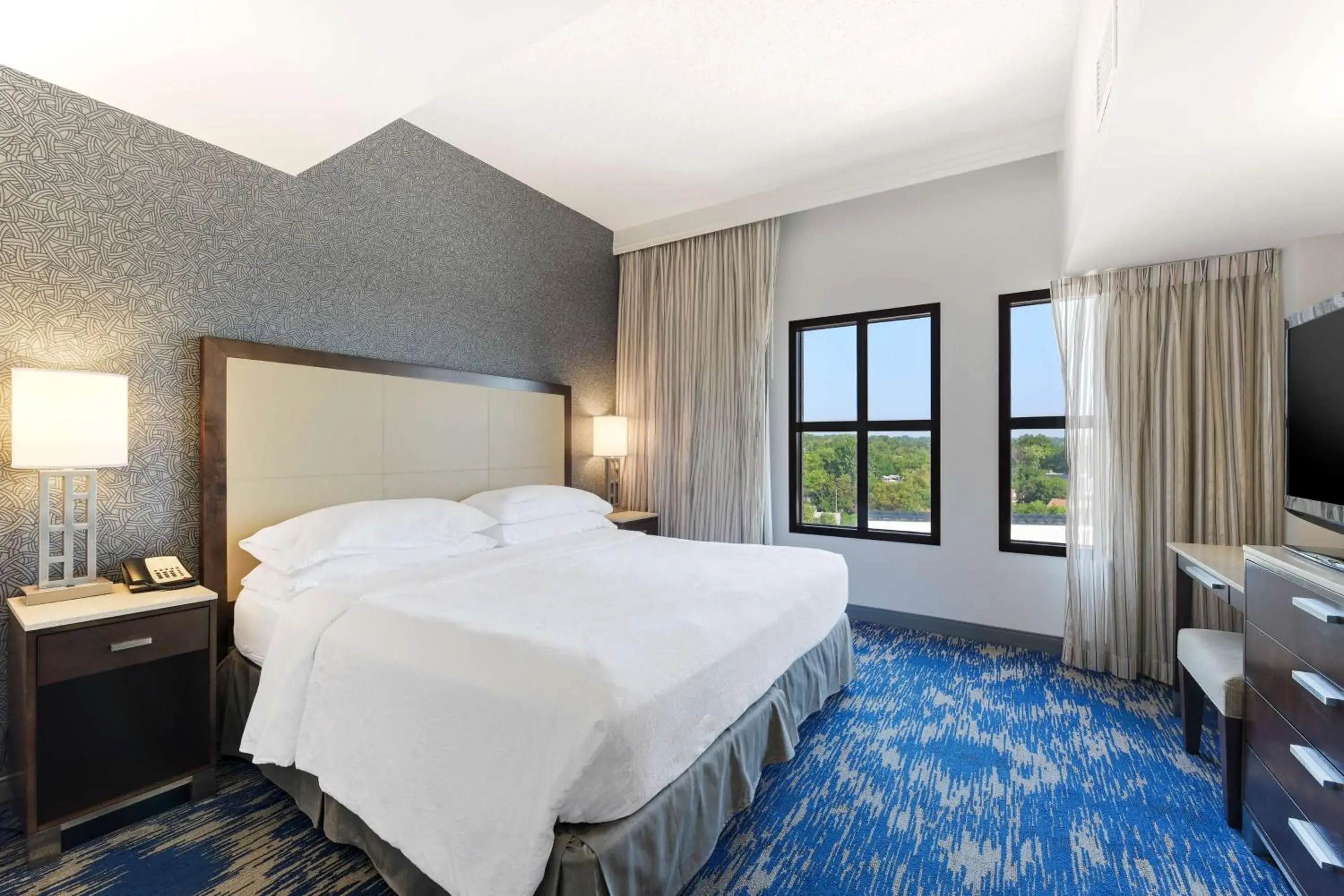 Bed in Embassy Suites by Hilton Alexandria Old Town Bed in Embassy Suites by Hilton Alexandria Old Town