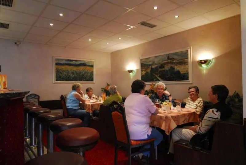 Restaurant/places to eat in Hotel Prom