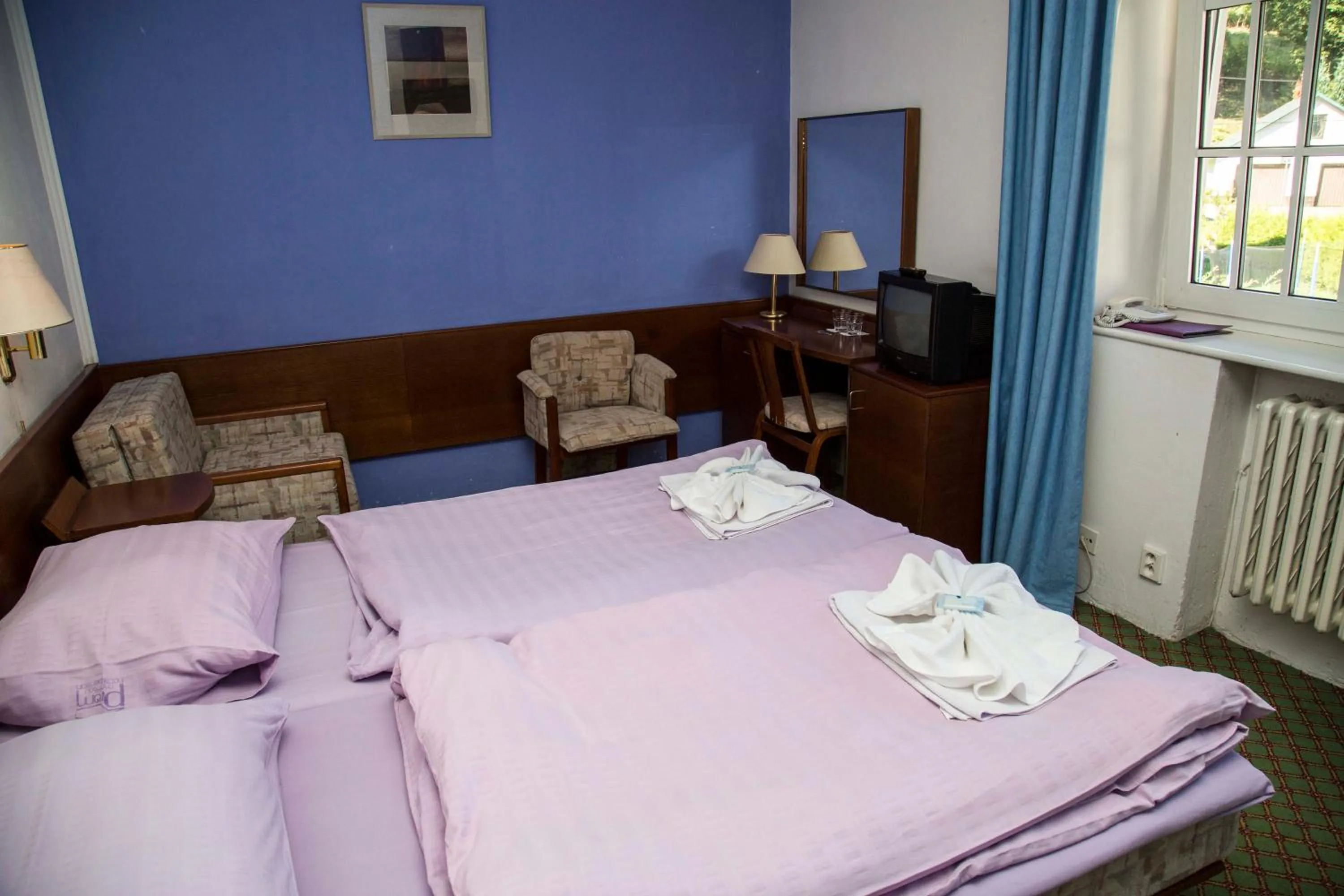 Property building, Bed in Hotel Prom