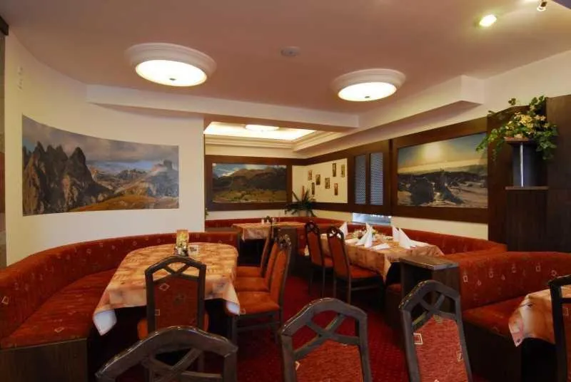 Restaurant/places to eat in Hotel Prom