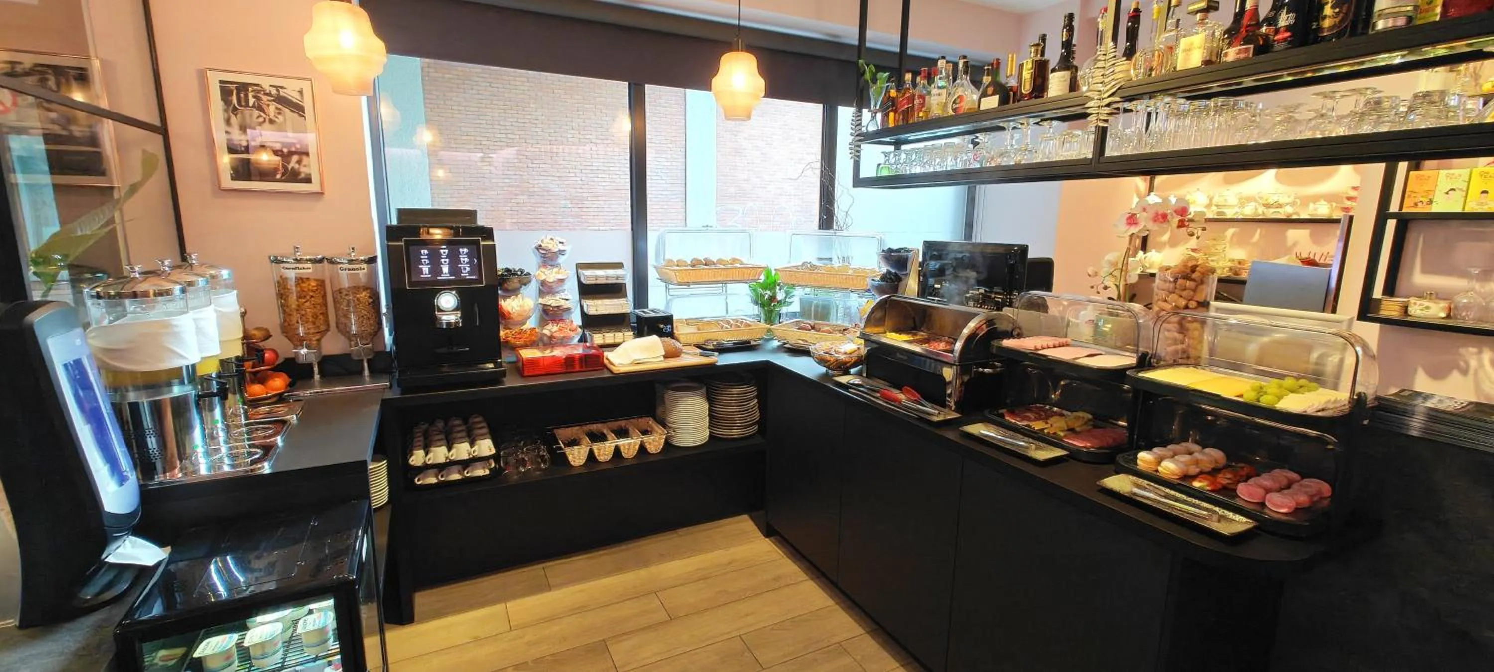 Coffee/tea facilities in Hotel Cardiff