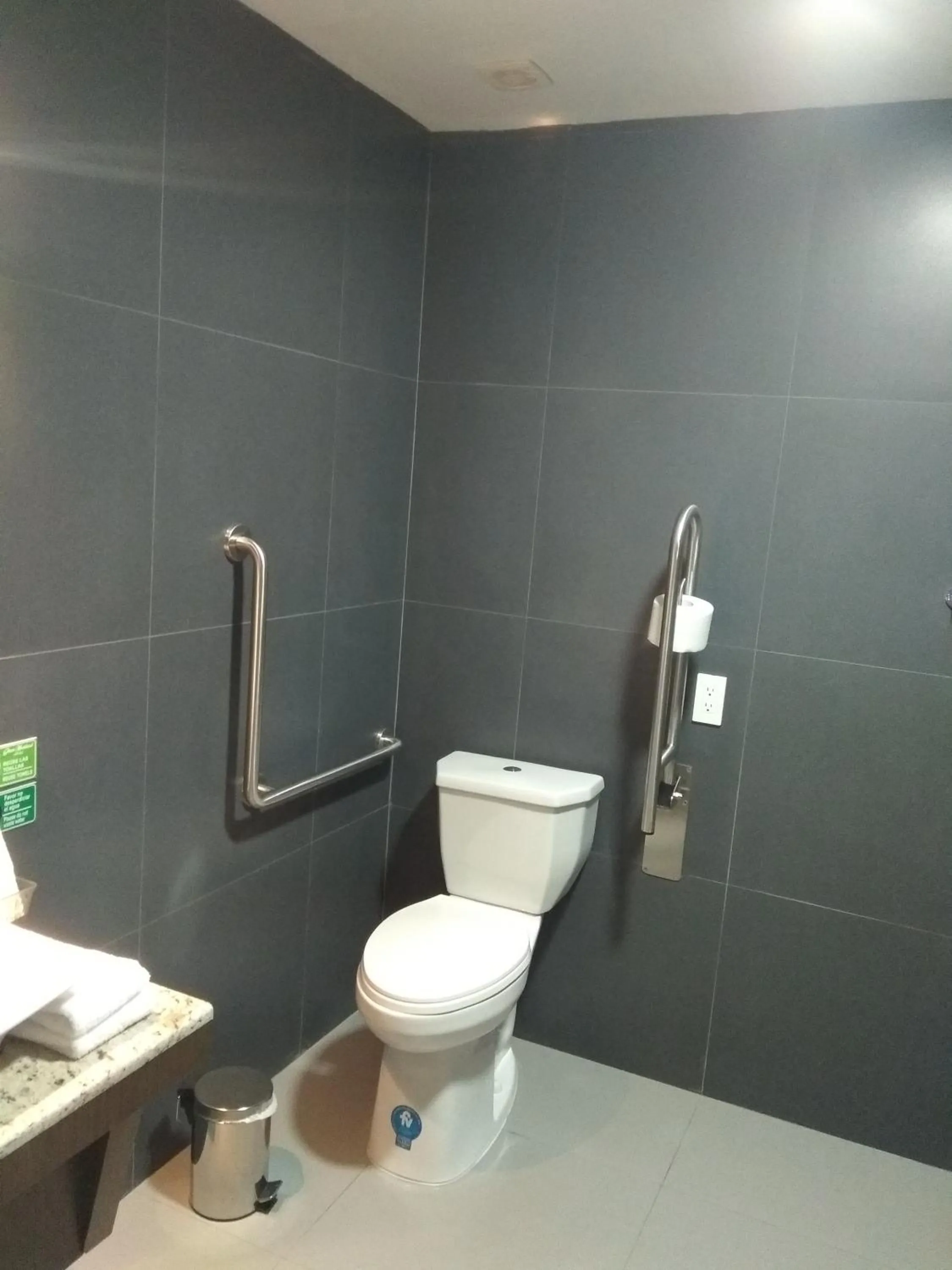 Bathroom in Hotel Gran Mariscal Quito