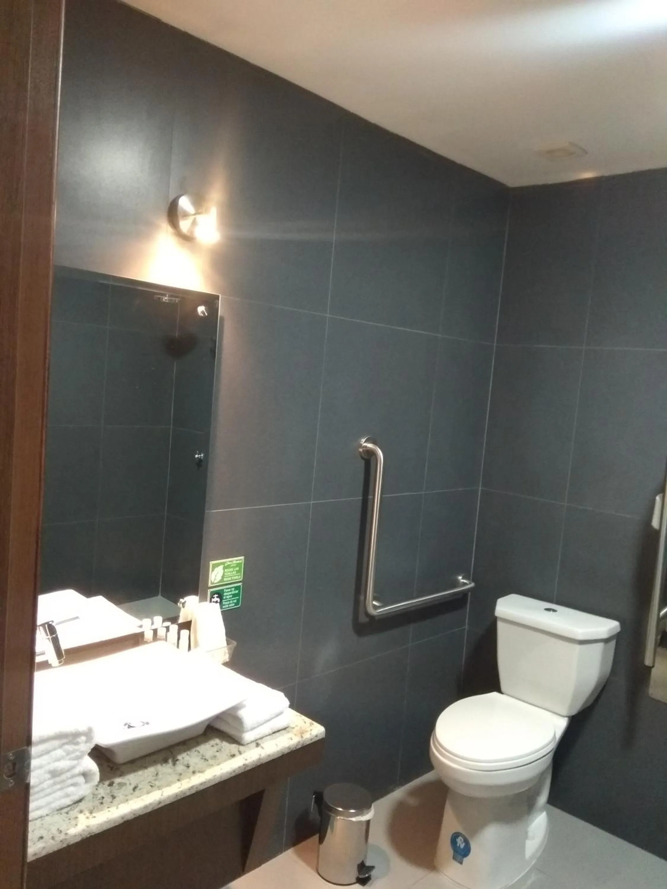 Bathroom in Hotel Gran Mariscal Quito