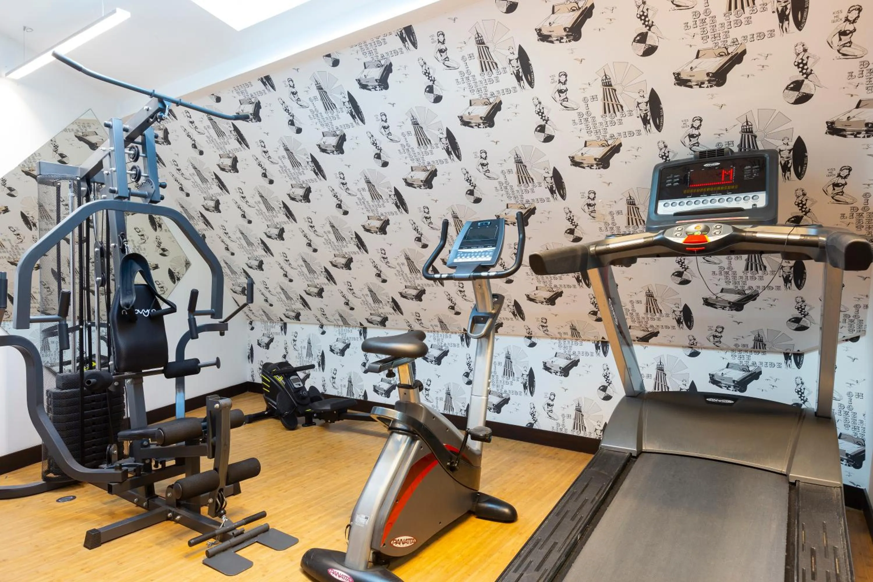 Fitness centre/facilities in Hôtel Hor Europe