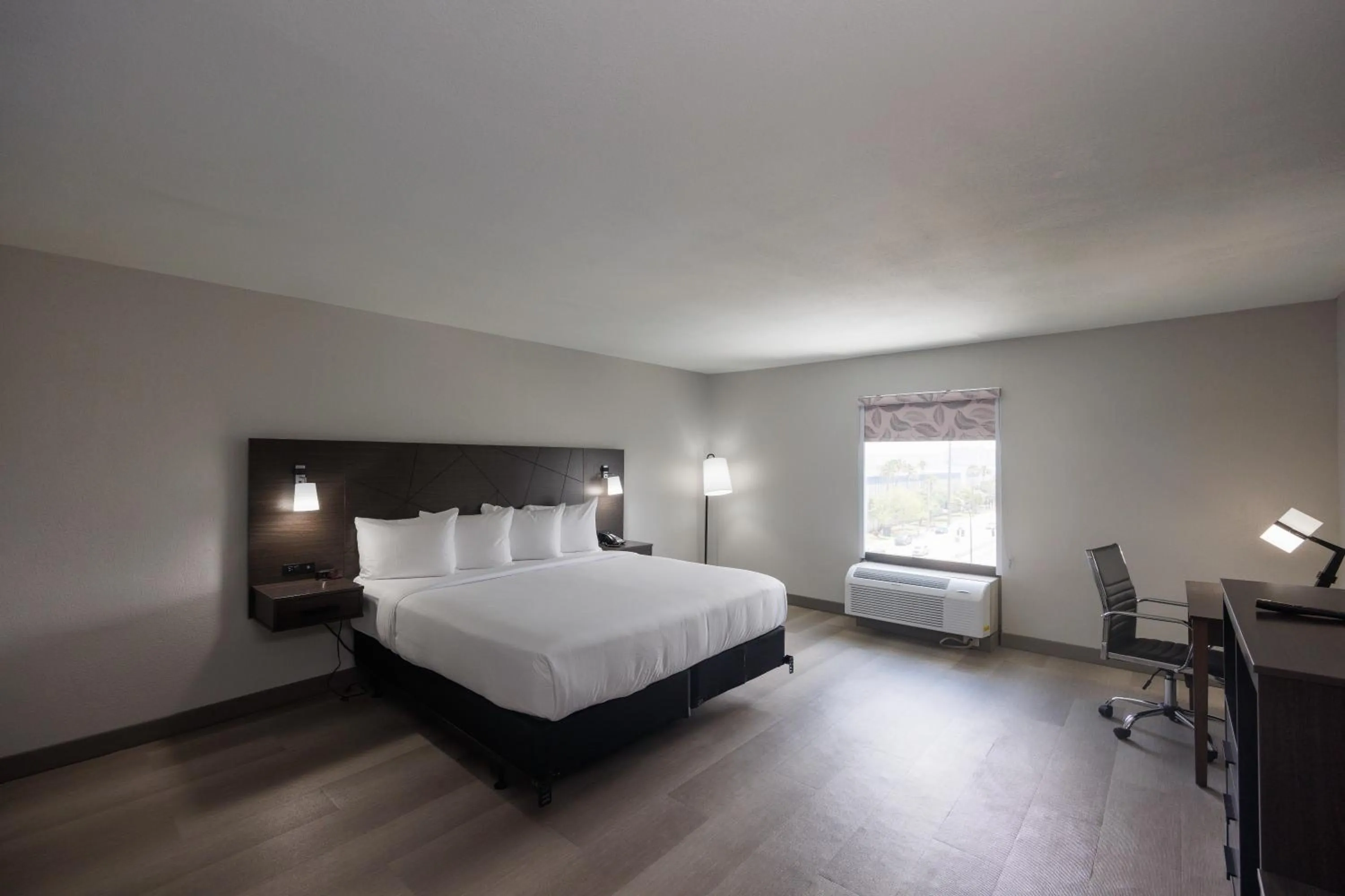 Bed in B&B Hotel Miami Airport