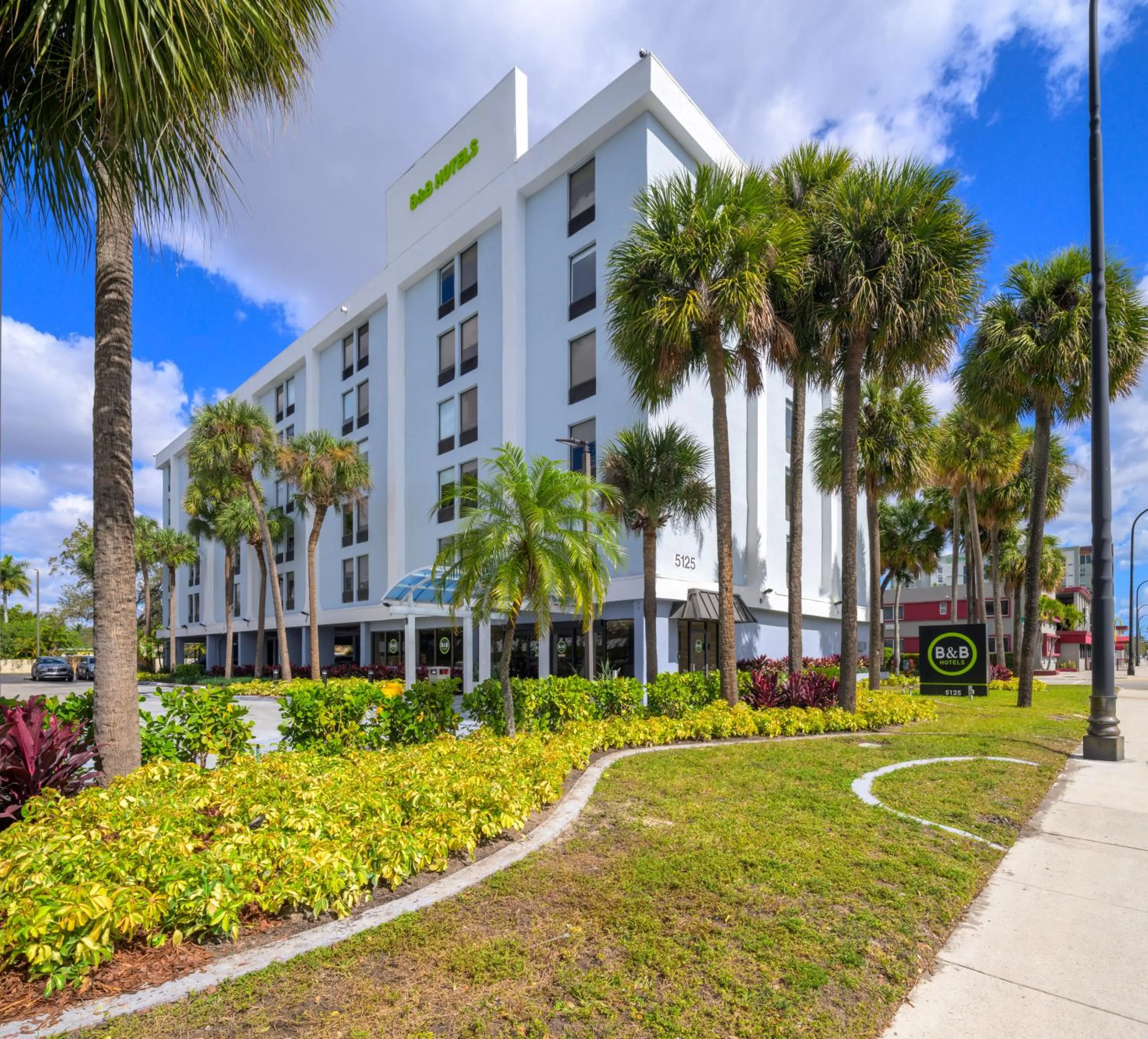 Property building in B&B Hotel Miami Airport