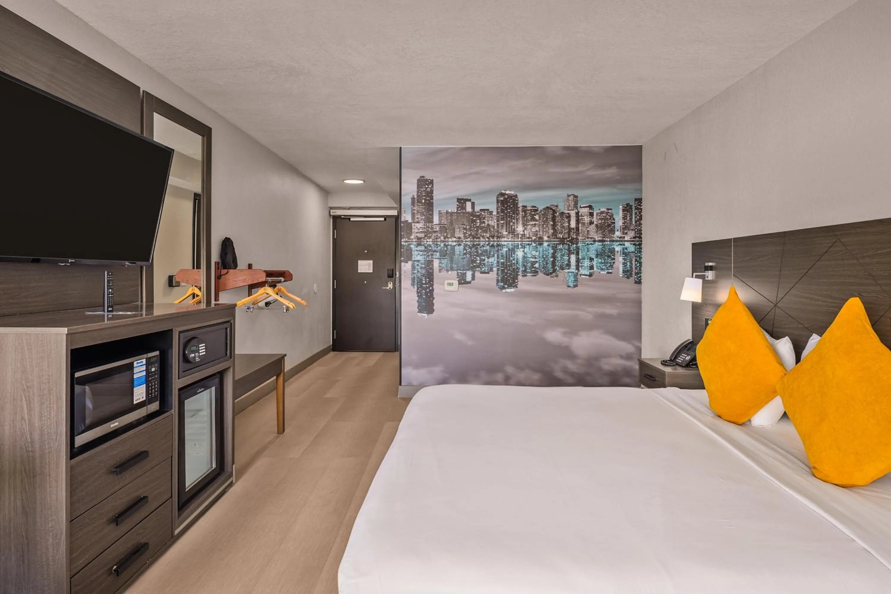 Photo of the whole room, Bed in B&B Hotel Miami Airport