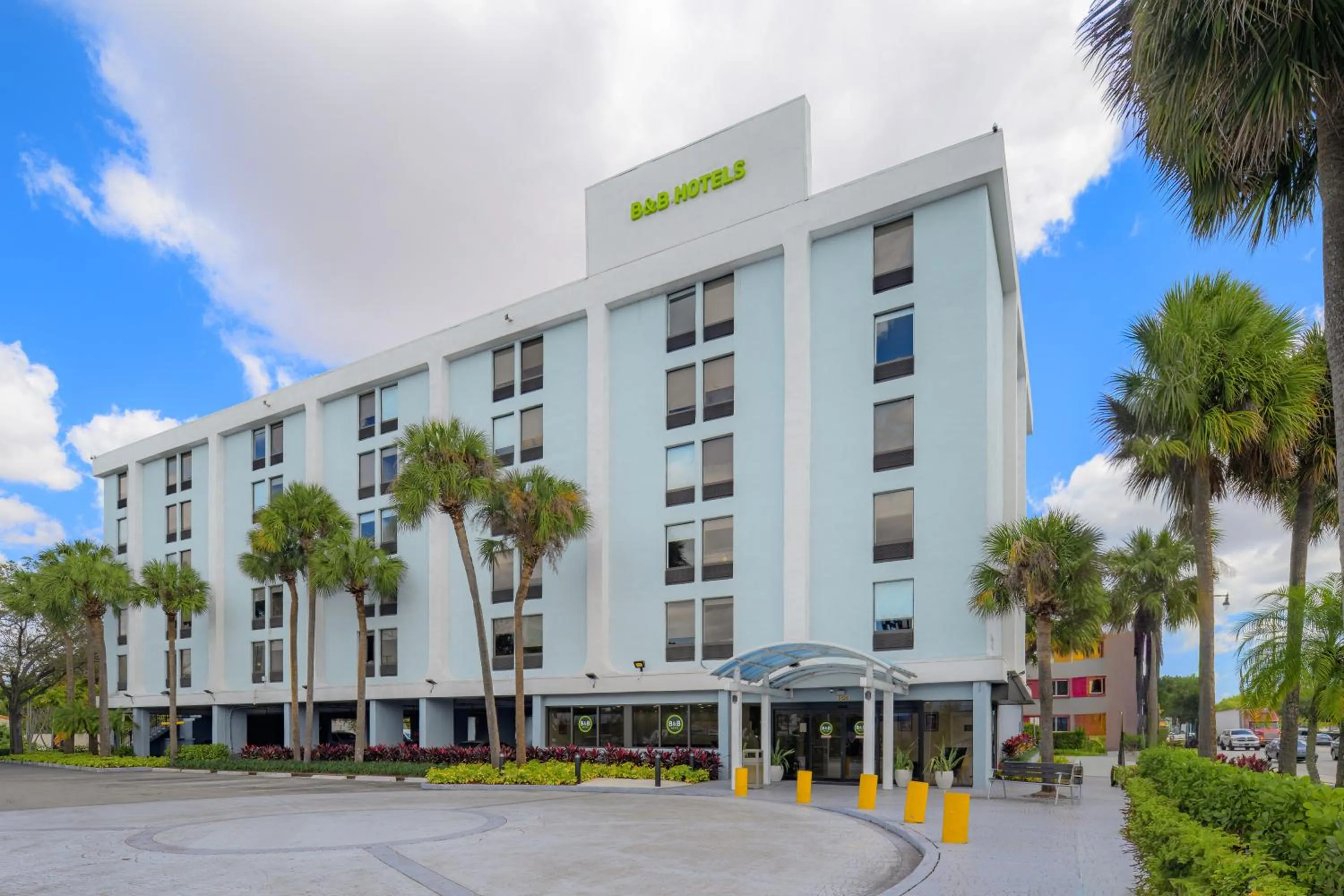 Property building in B&B Hotel Miami Airport
